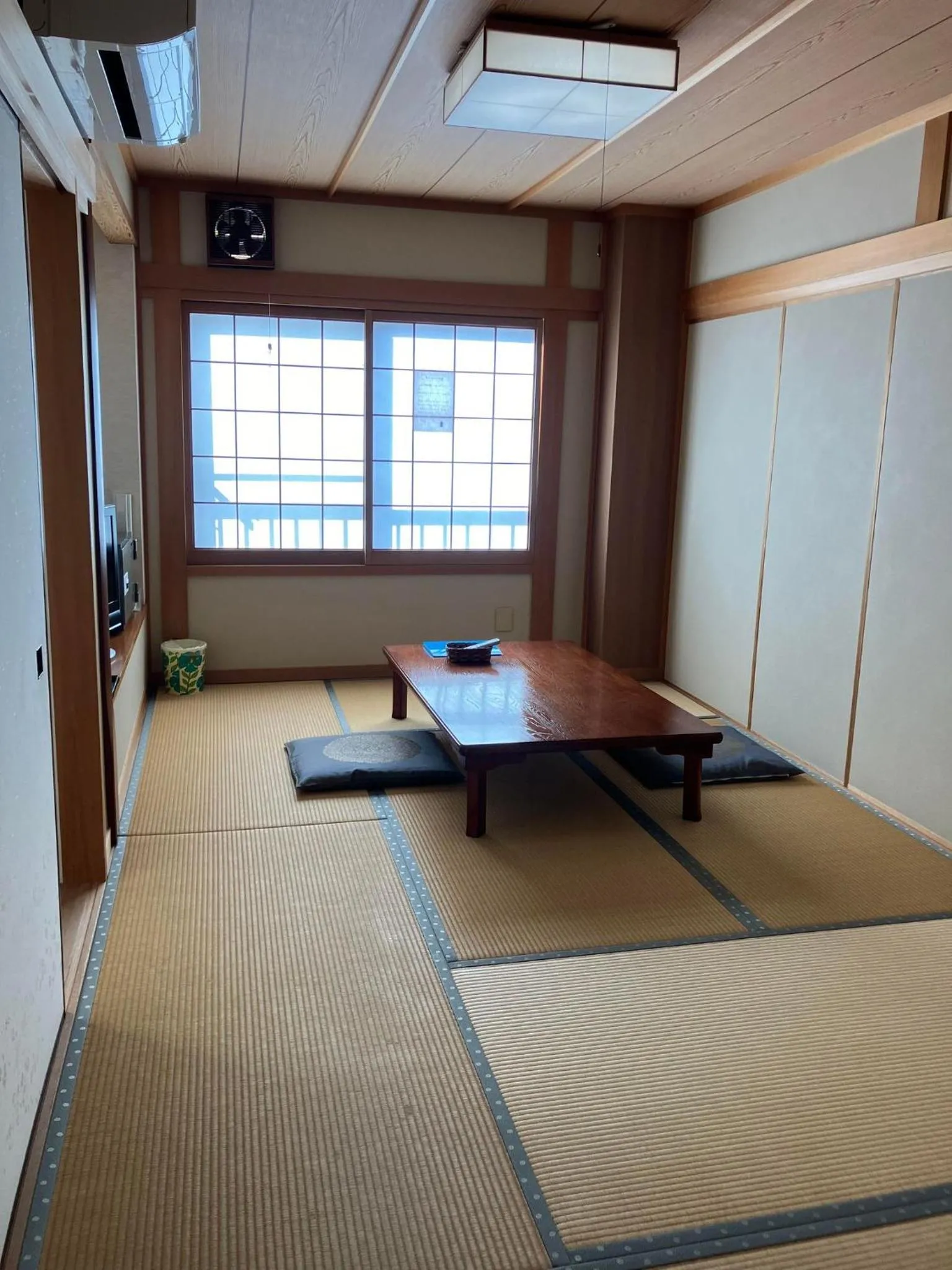 Photo of the whole room in Yodoya