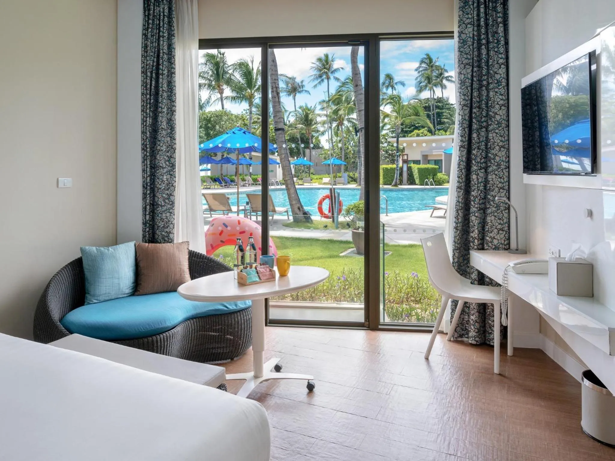 Photo of the whole room, Bed in OZO Chaweng Samui