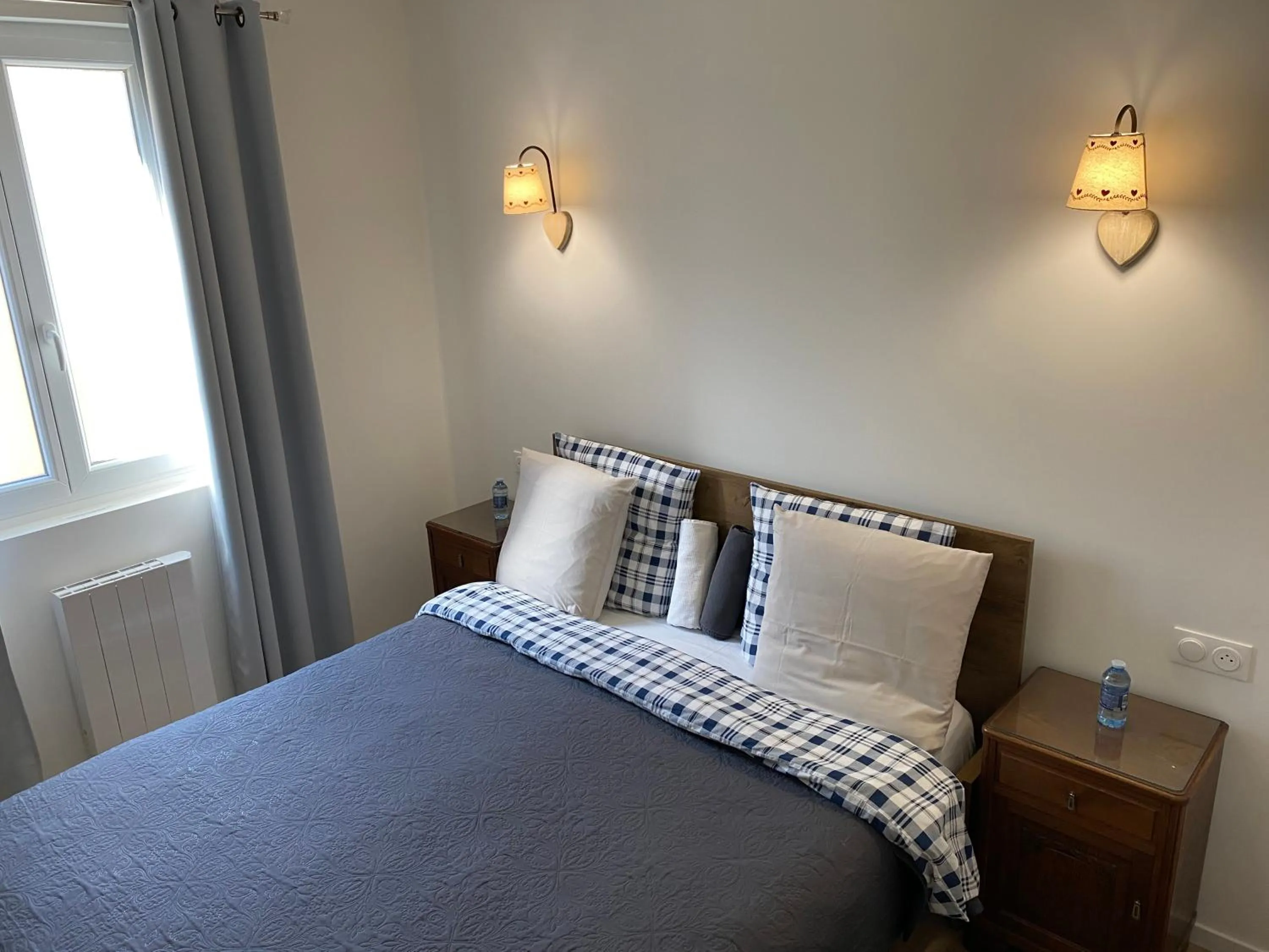 Bedroom, Bed in Au repos des vignes, chambres d'hôtes