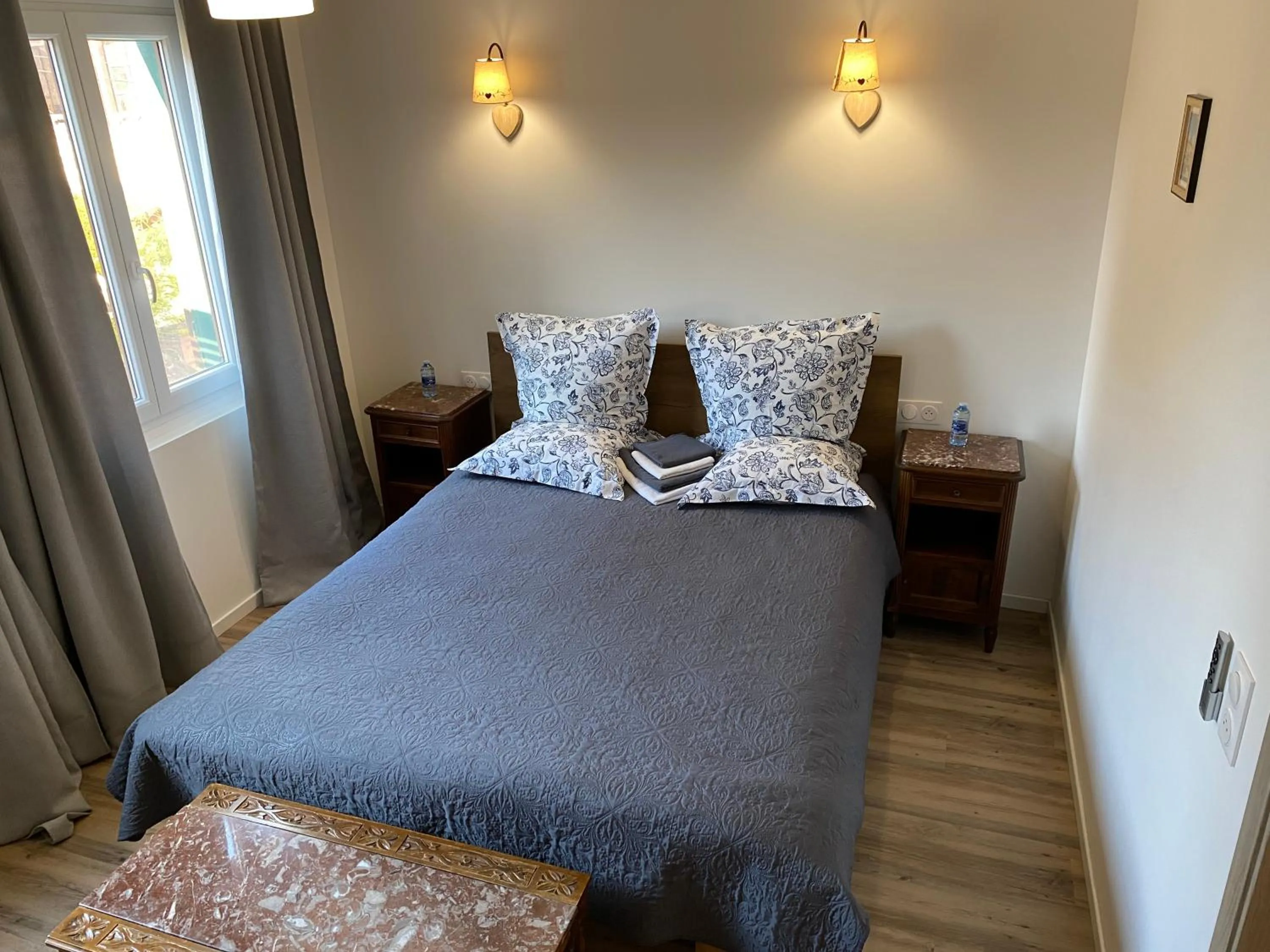 Bedroom, Bed in Au repos des vignes, chambres d'hôtes