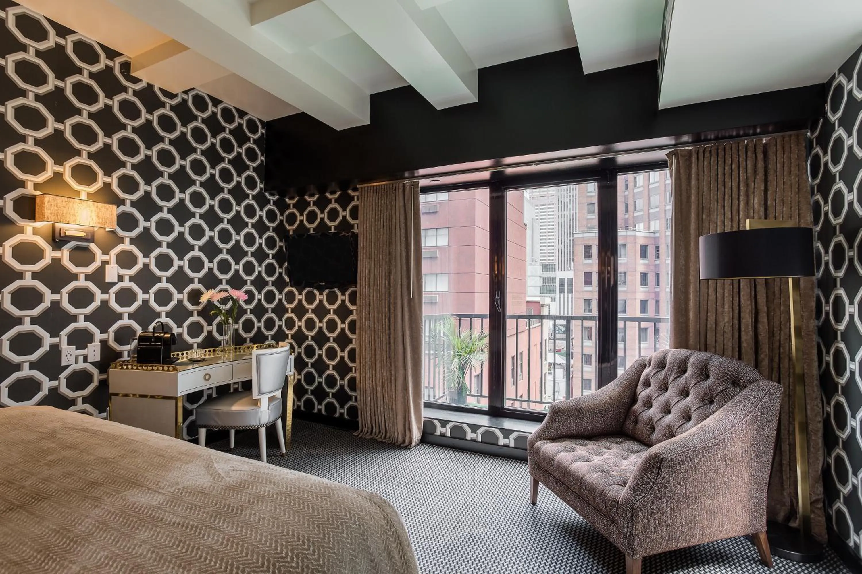 Photo of the whole room in 45 Times Square Hotel