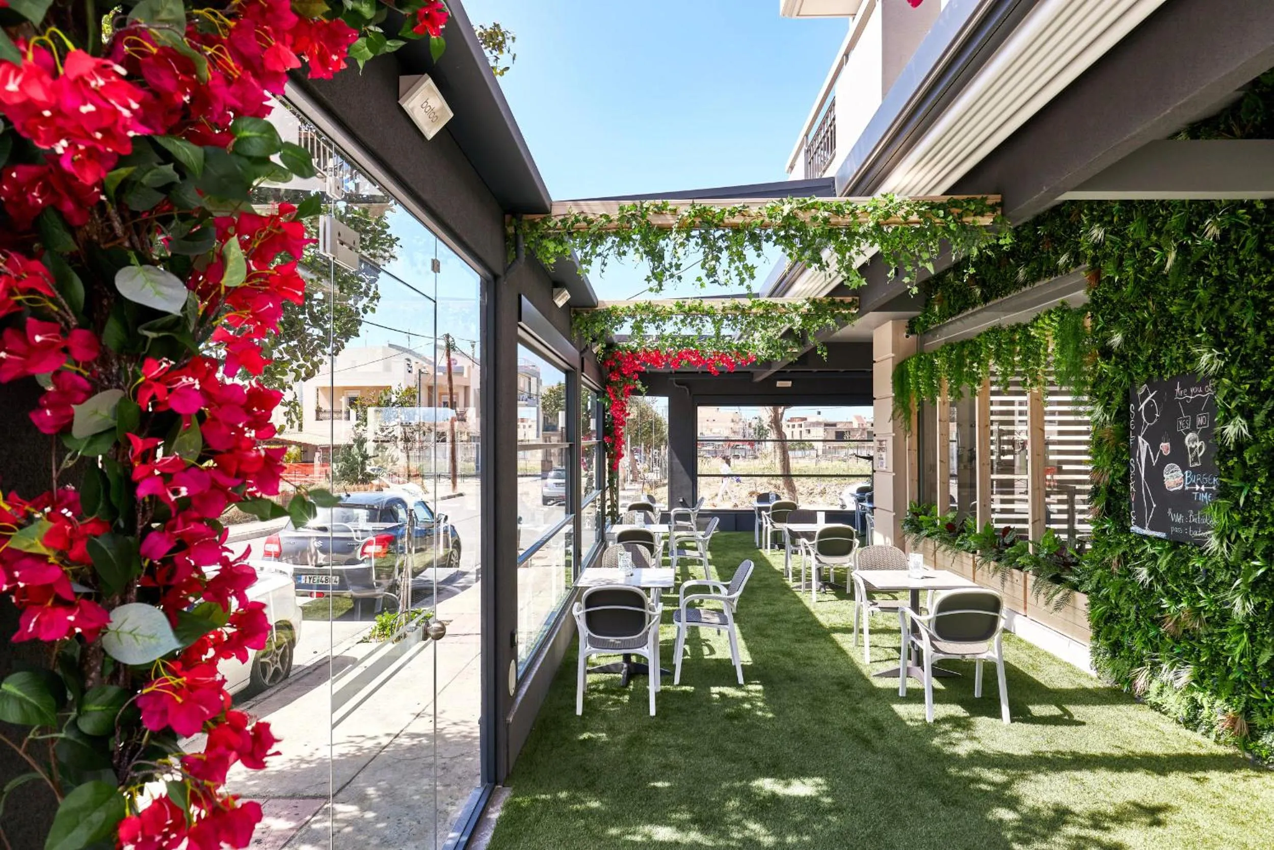 Restaurant/places to eat in Stay 365 Heraklion Apart Hotel