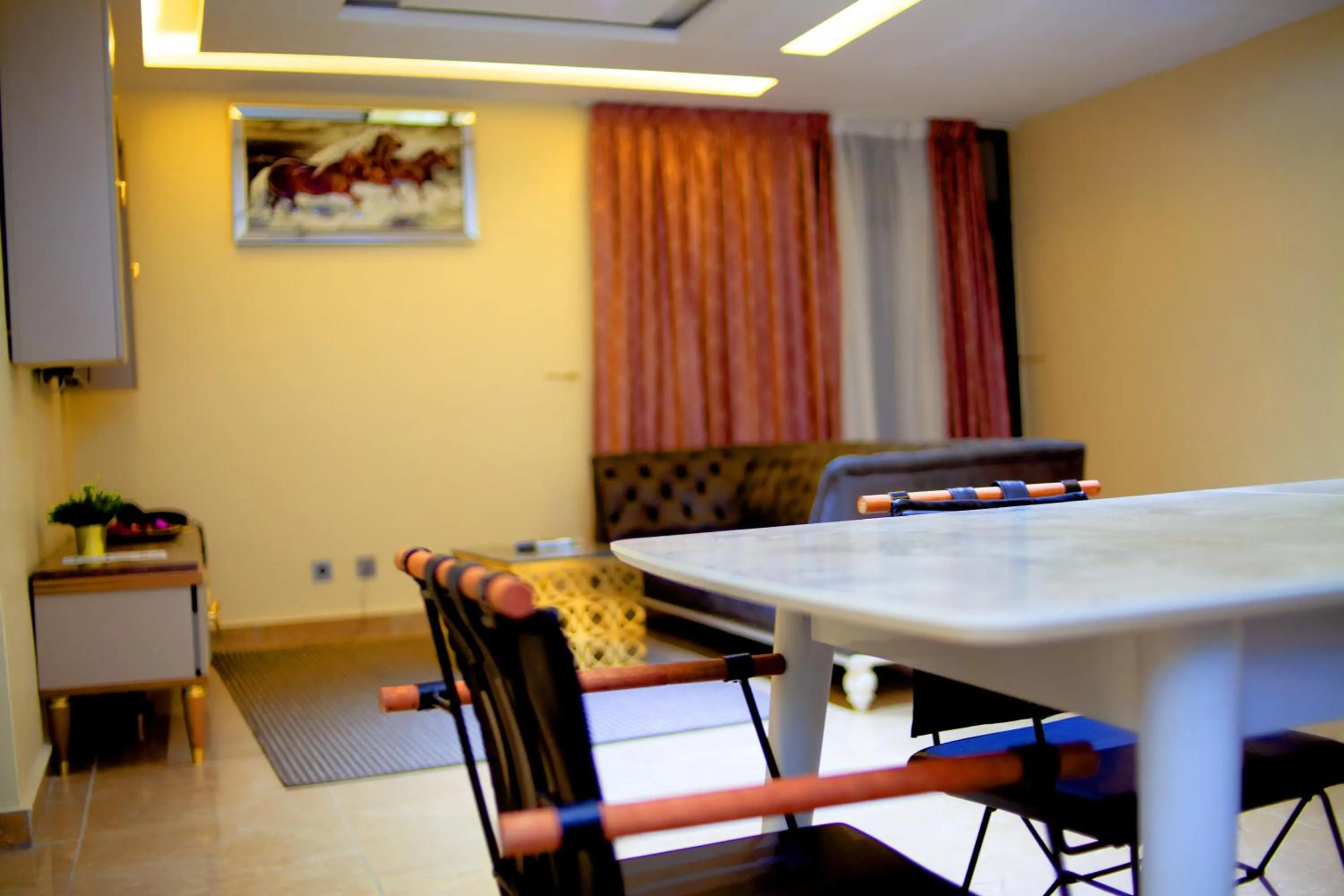 Communal lounge/ TV room in BNB Hotel Spa