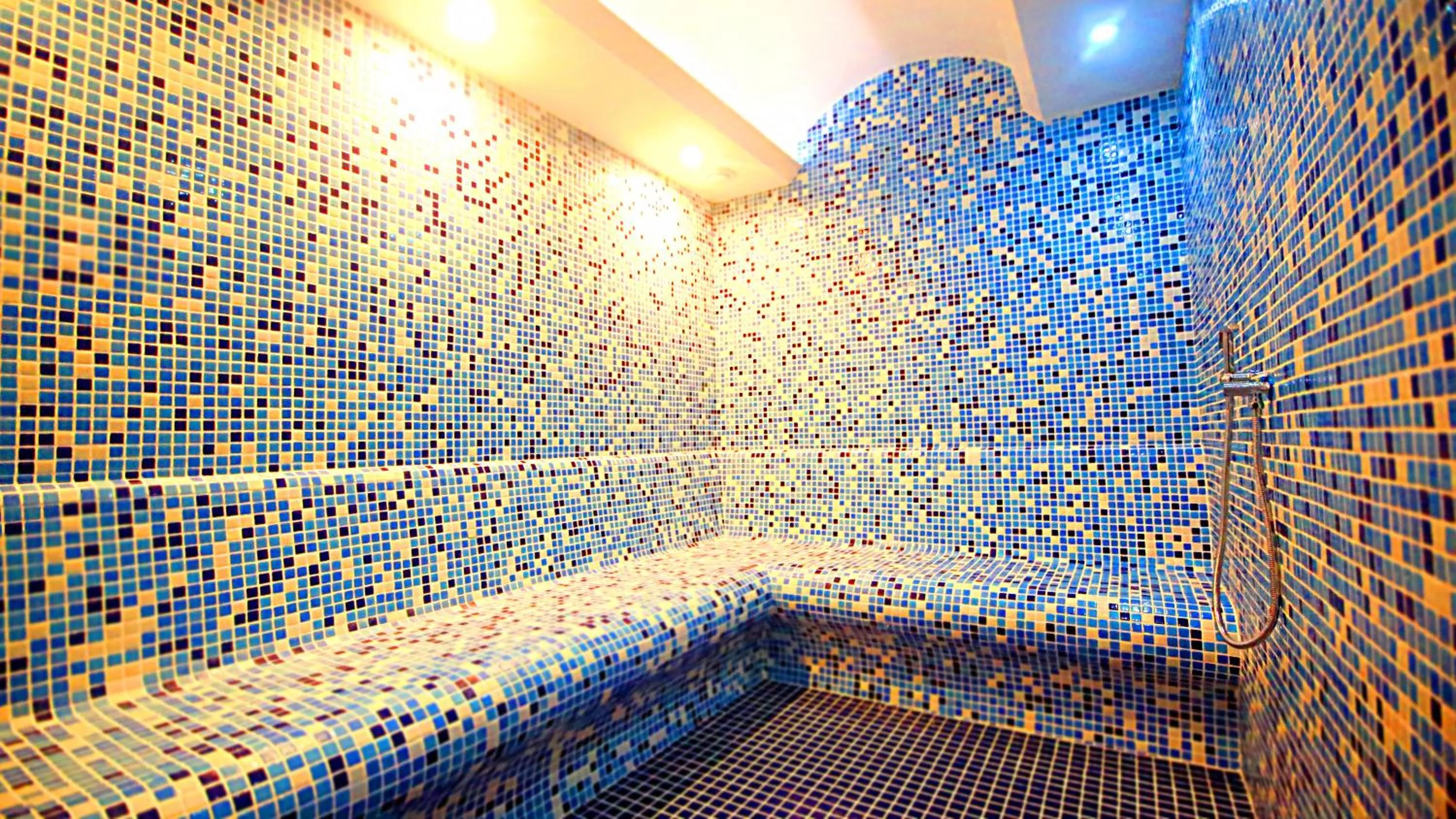 Steam room in BNB Hotel Spa