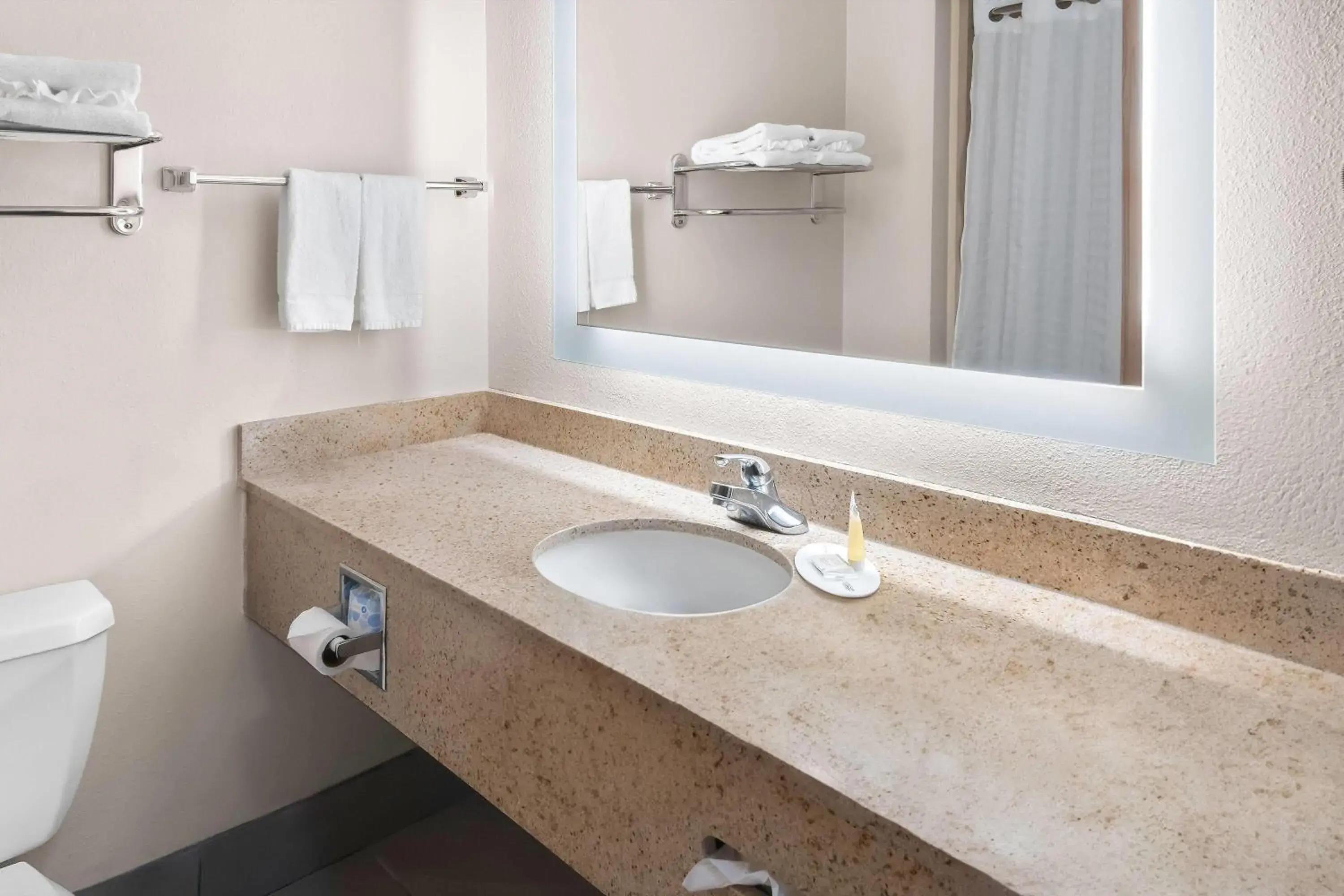 Deluxe King Room with Spa Bath- Non-Smoking in Super 8 by Wyndham Fort Worth Stockyards Deluxe King Room with Spa Bath- Non-Smoking in Super 8 by Wyndham Fort Worth Stockyards