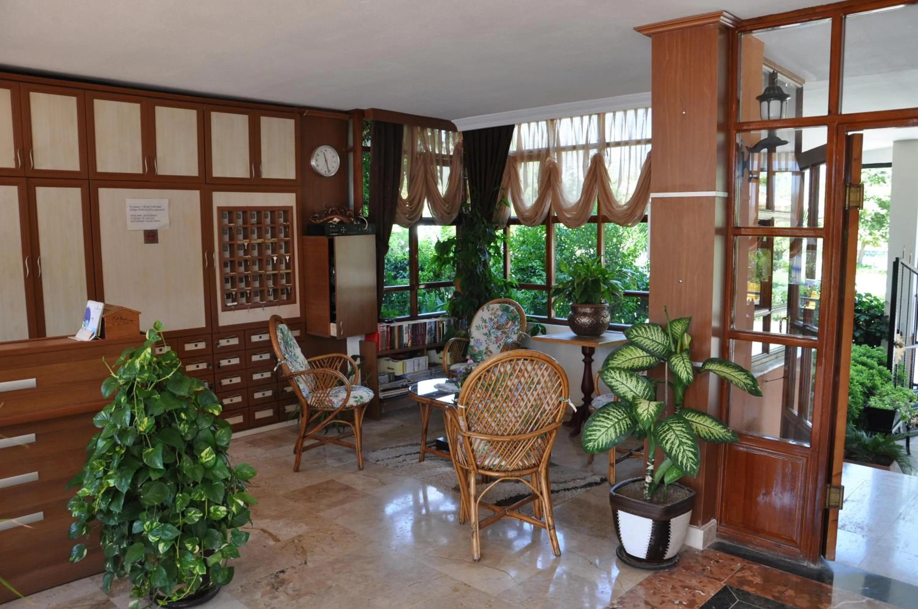 Lobby or reception in MG Moms Hotel