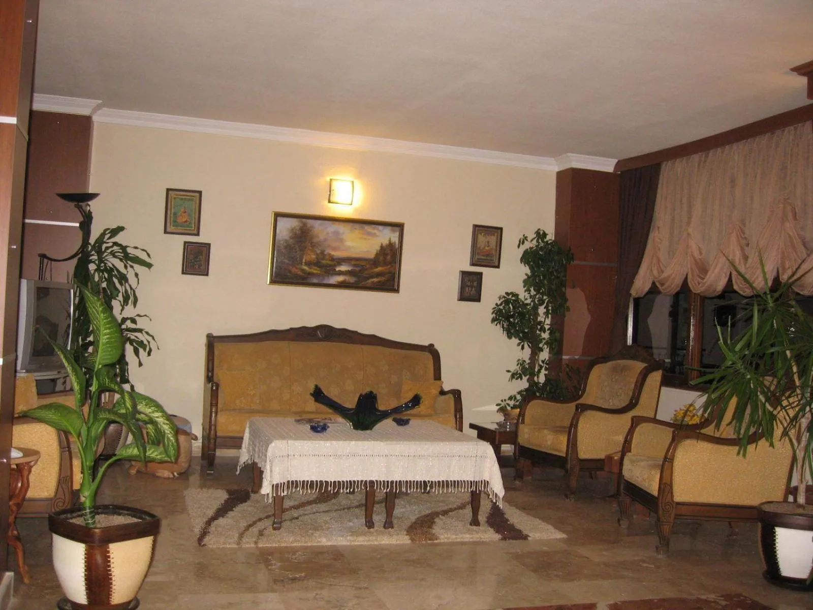 Lobby or reception in MG Moms Hotel