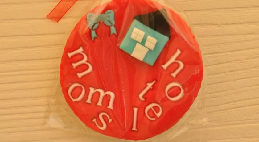 Restaurant/places to eat in MG Moms Hotel