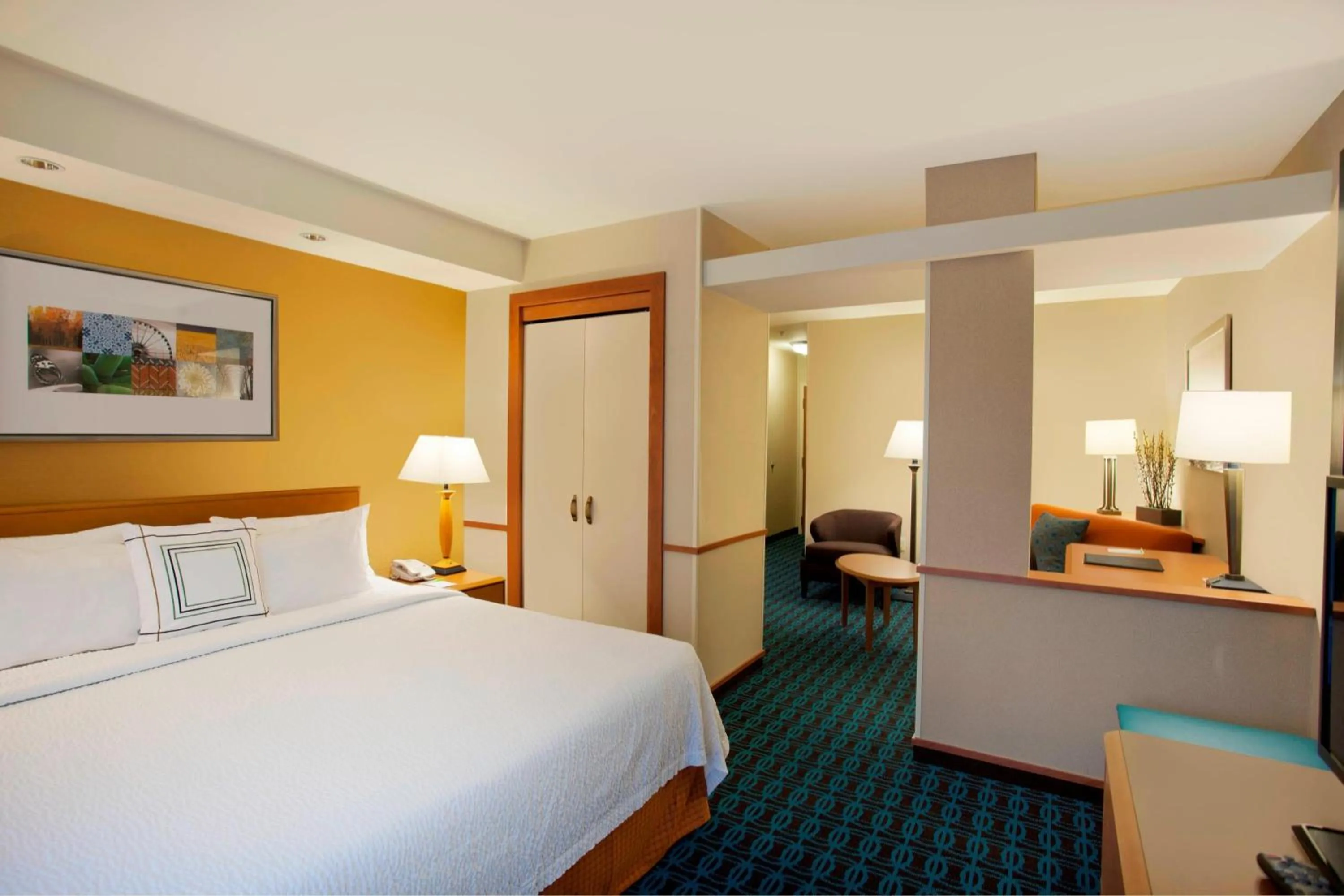 Photo of the whole room, Bed in Fairfield Inn & Suites by Marriott Detroit Metro Airport Romulus