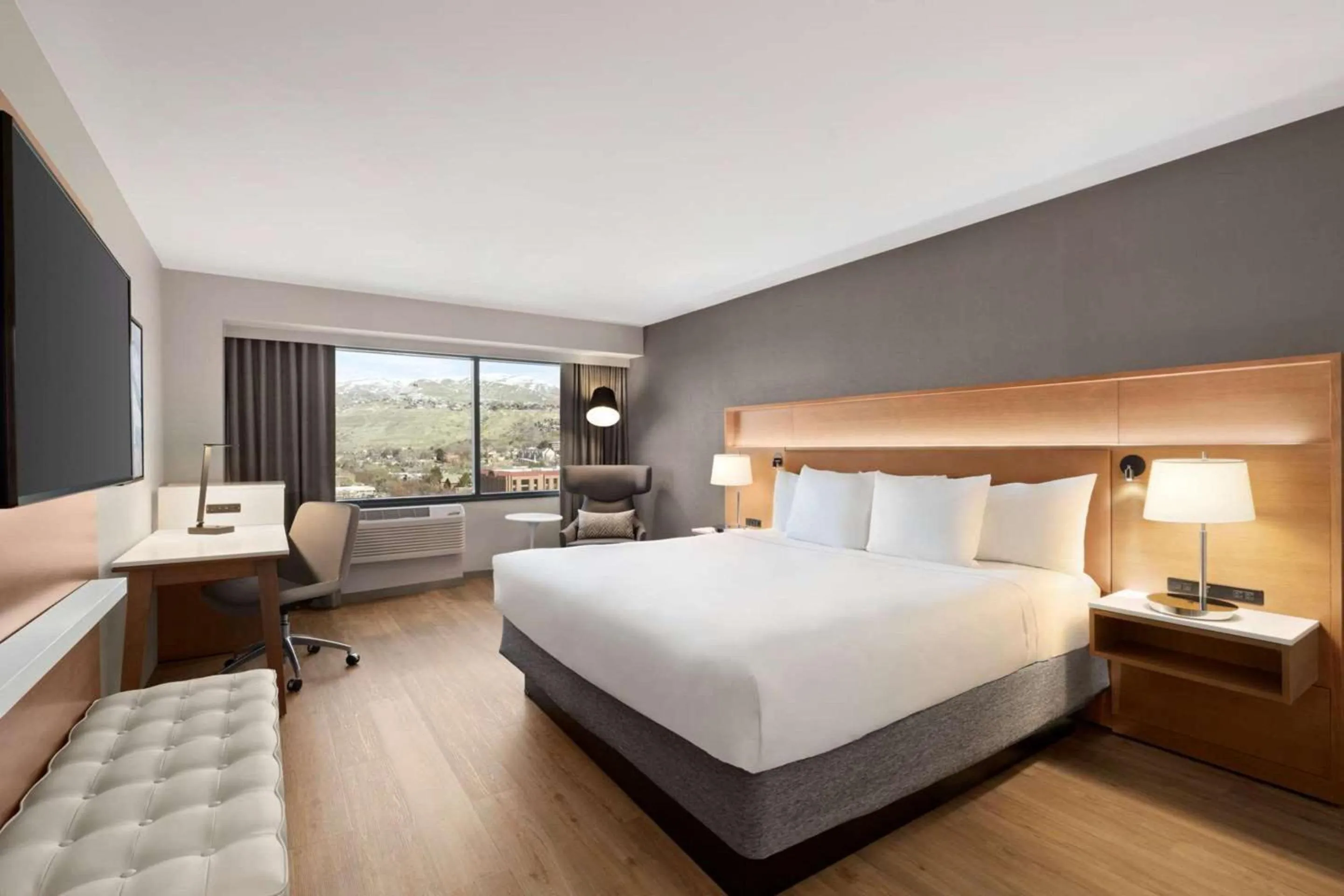 Bedroom, Bed in Radisson Hotel Salt Lake City Downtown