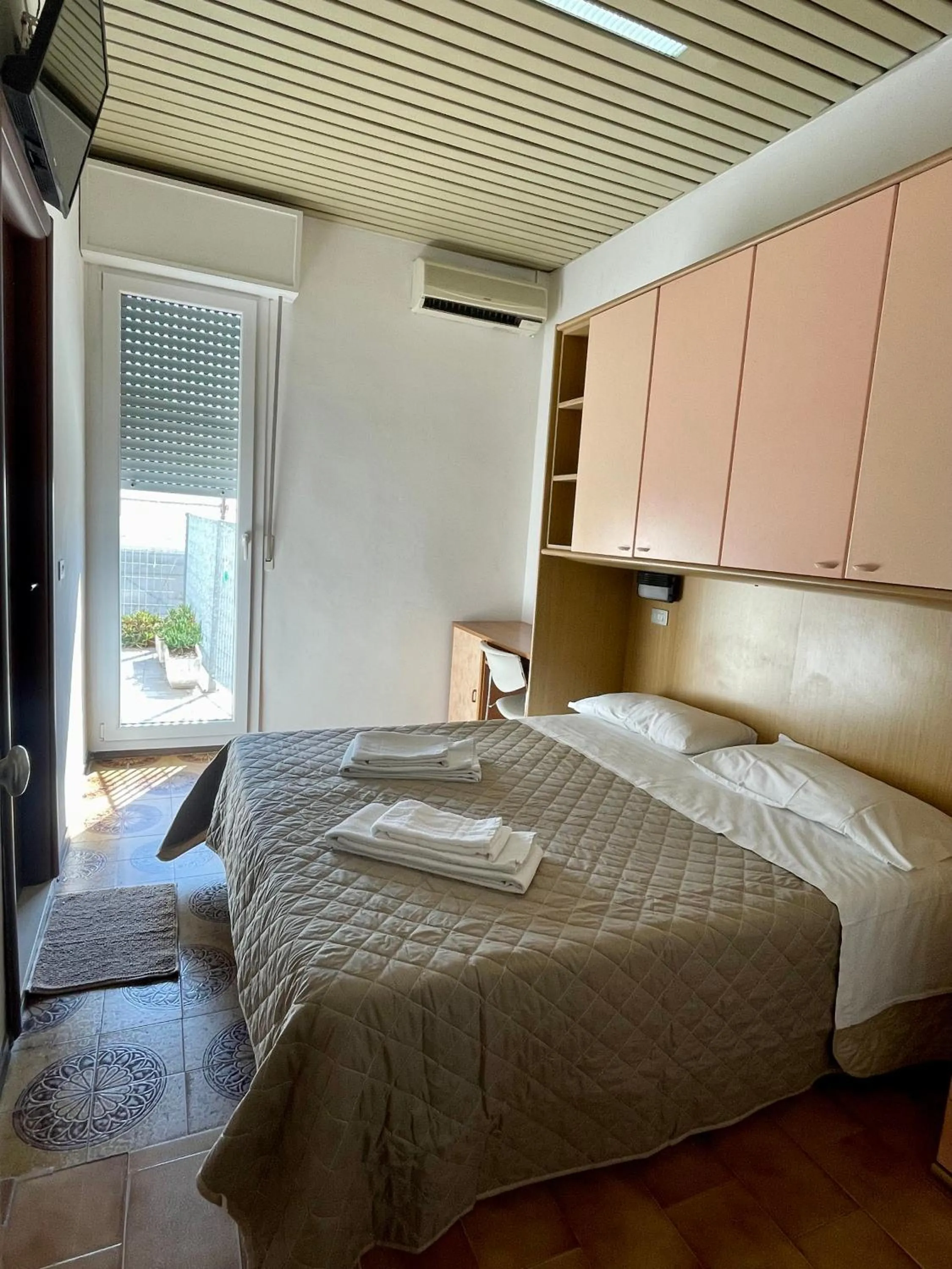 Bedroom, Bed in Hotel Adler