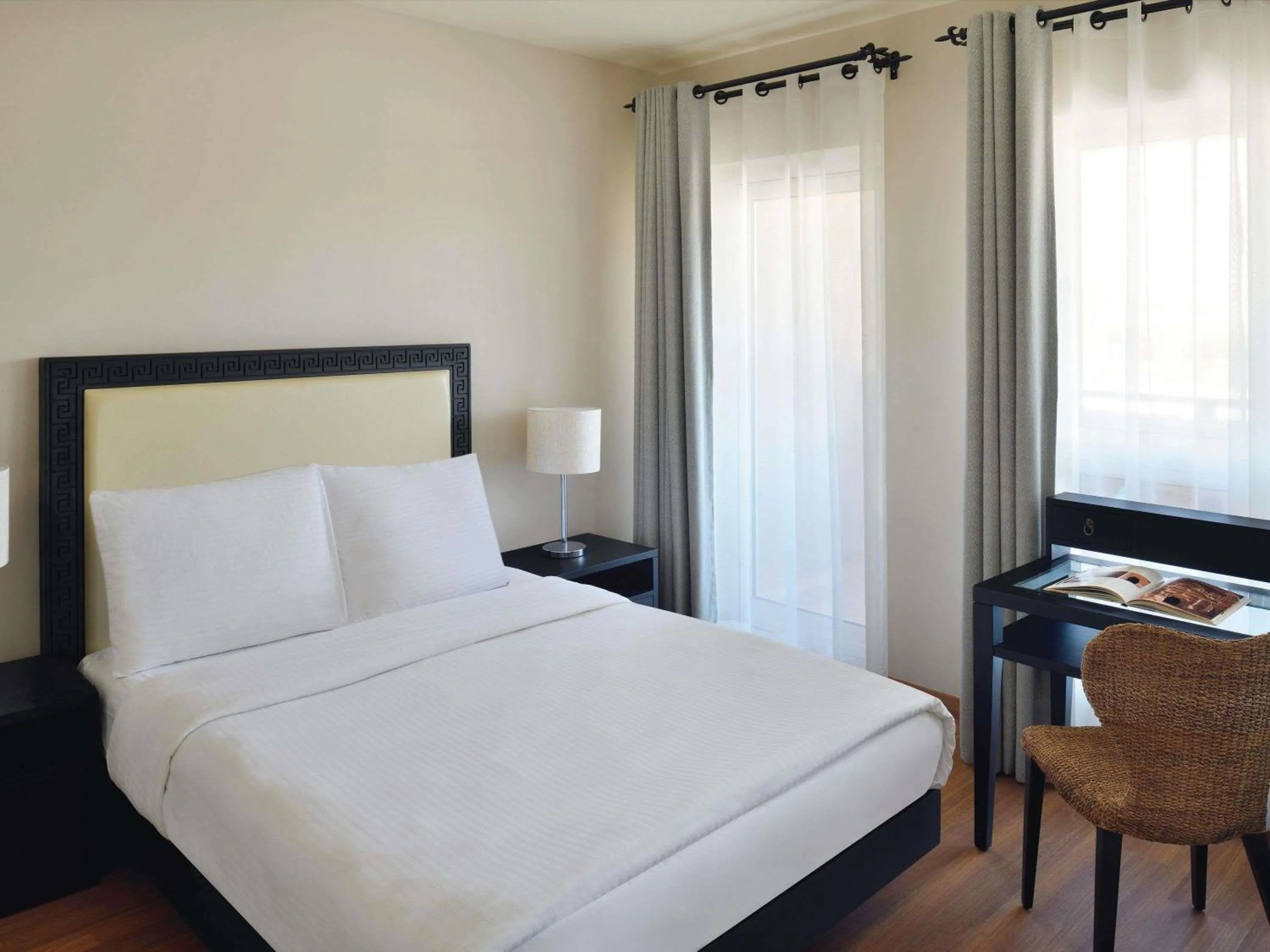 Bedroom, Bed in Mövenpick Resort & Residences Aqaba