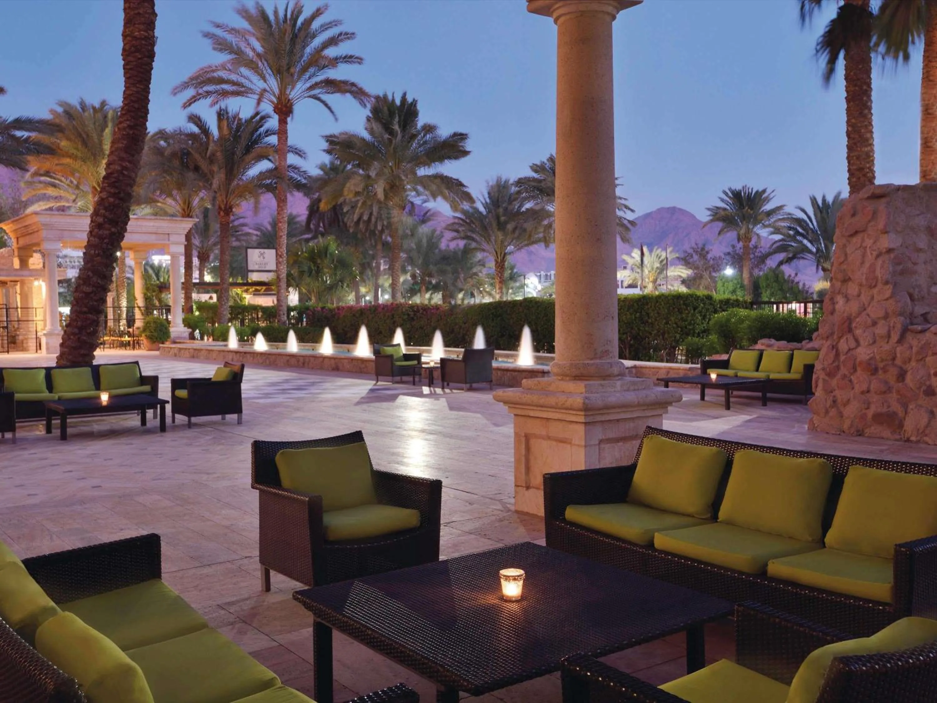 Lounge or bar in Mövenpick Resort & Residences Aqaba