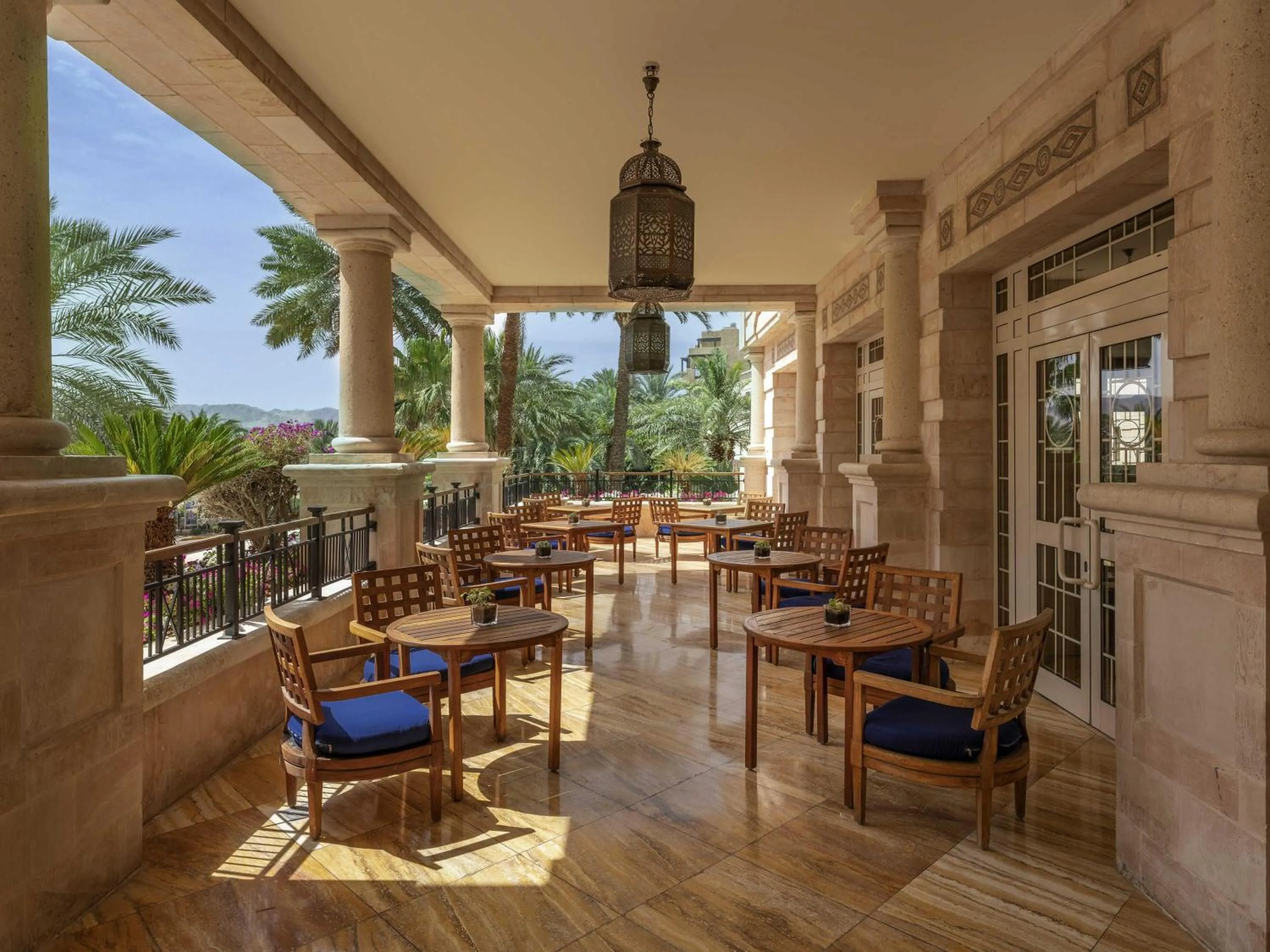 Lounge or bar in Mövenpick Resort & Residences Aqaba