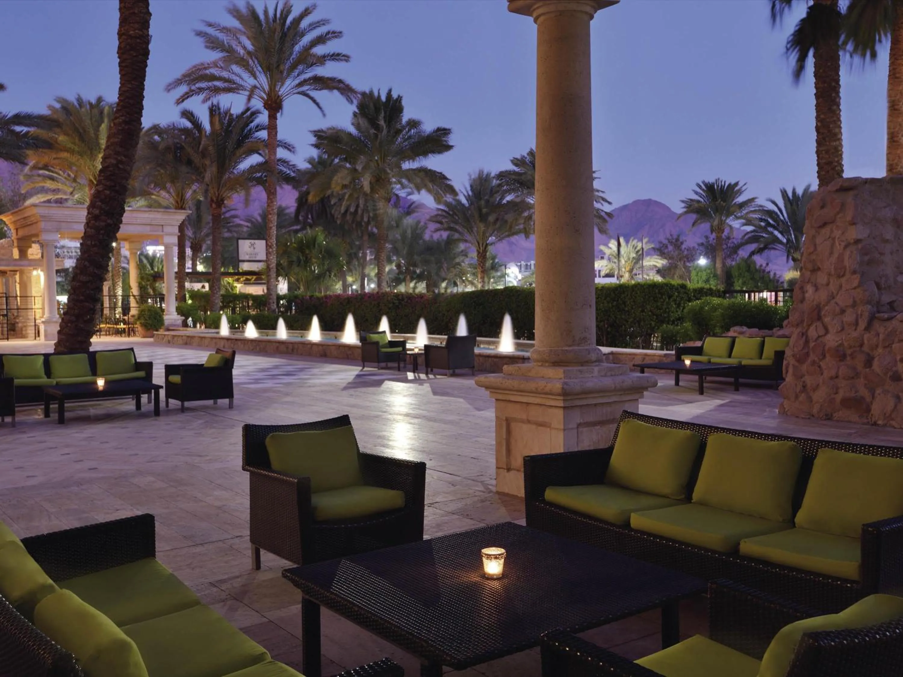 Lounge or bar in Mövenpick Resort & Residences Aqaba