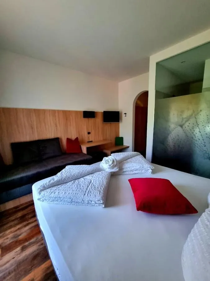 Bed in Hotel Brückenwirt - Al Ponte