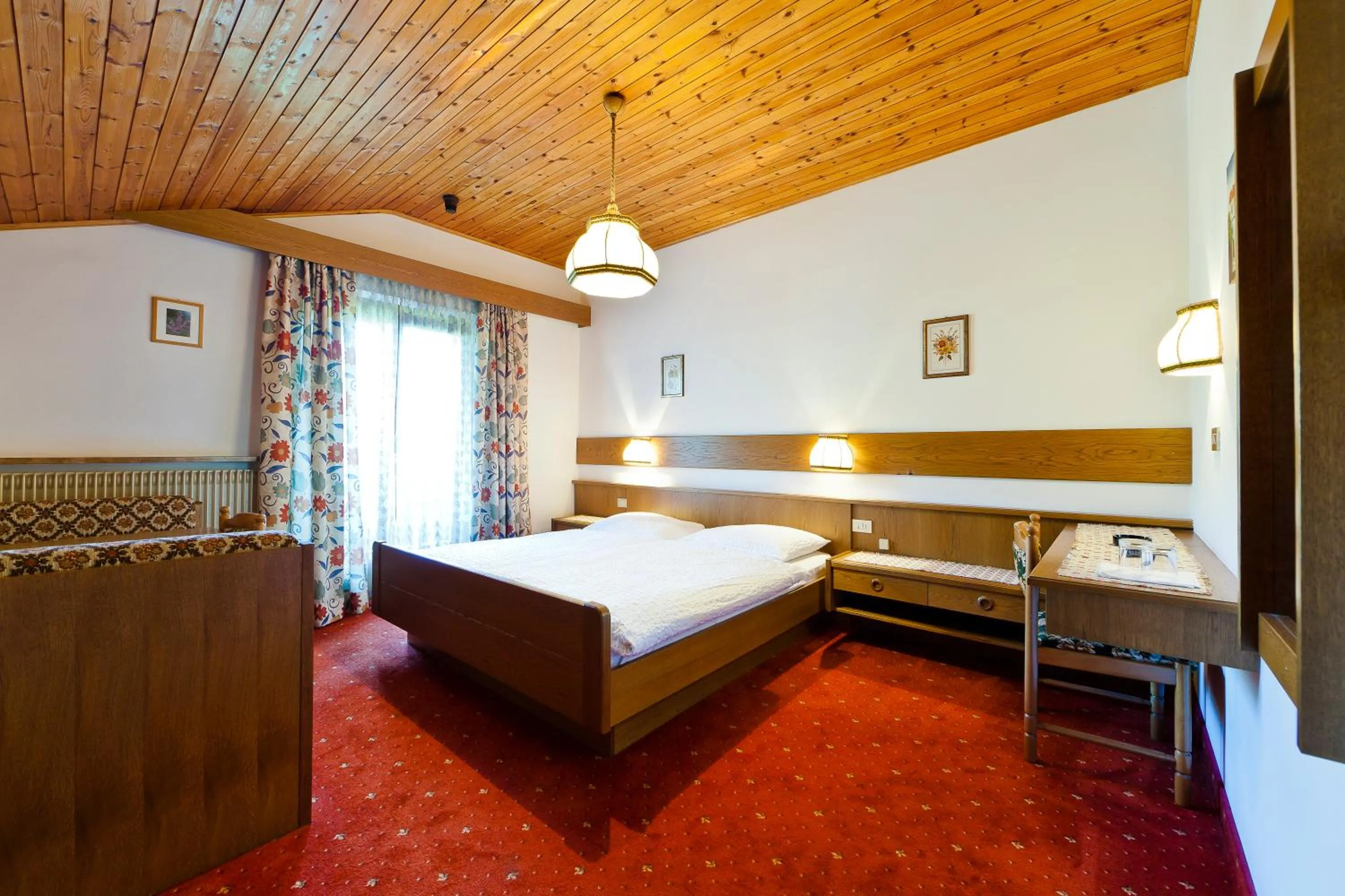Photo of the whole room, Bed in Hotel Brückenwirt - Al Ponte