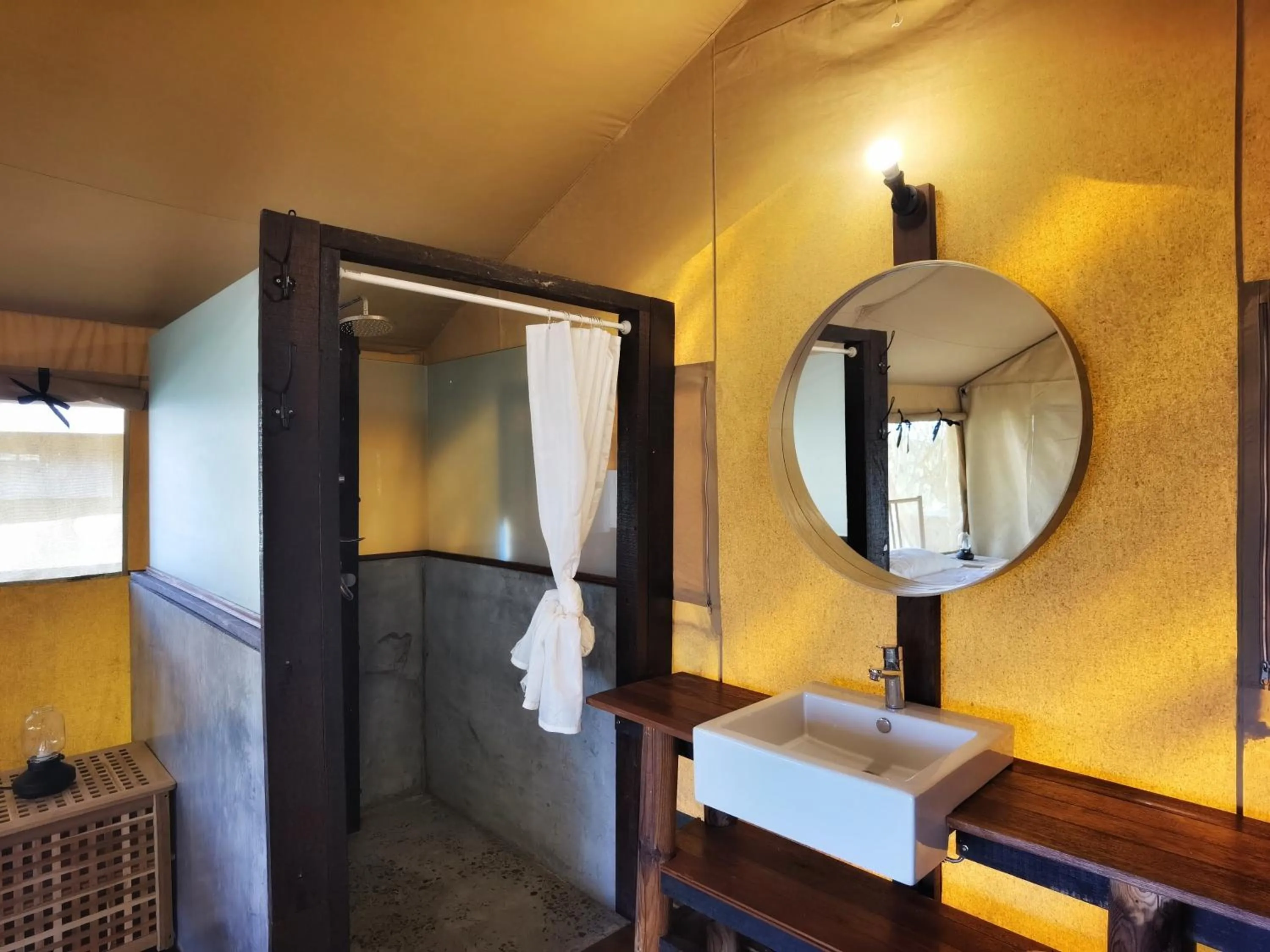 Bathroom in Ara Dinawan Island Resort