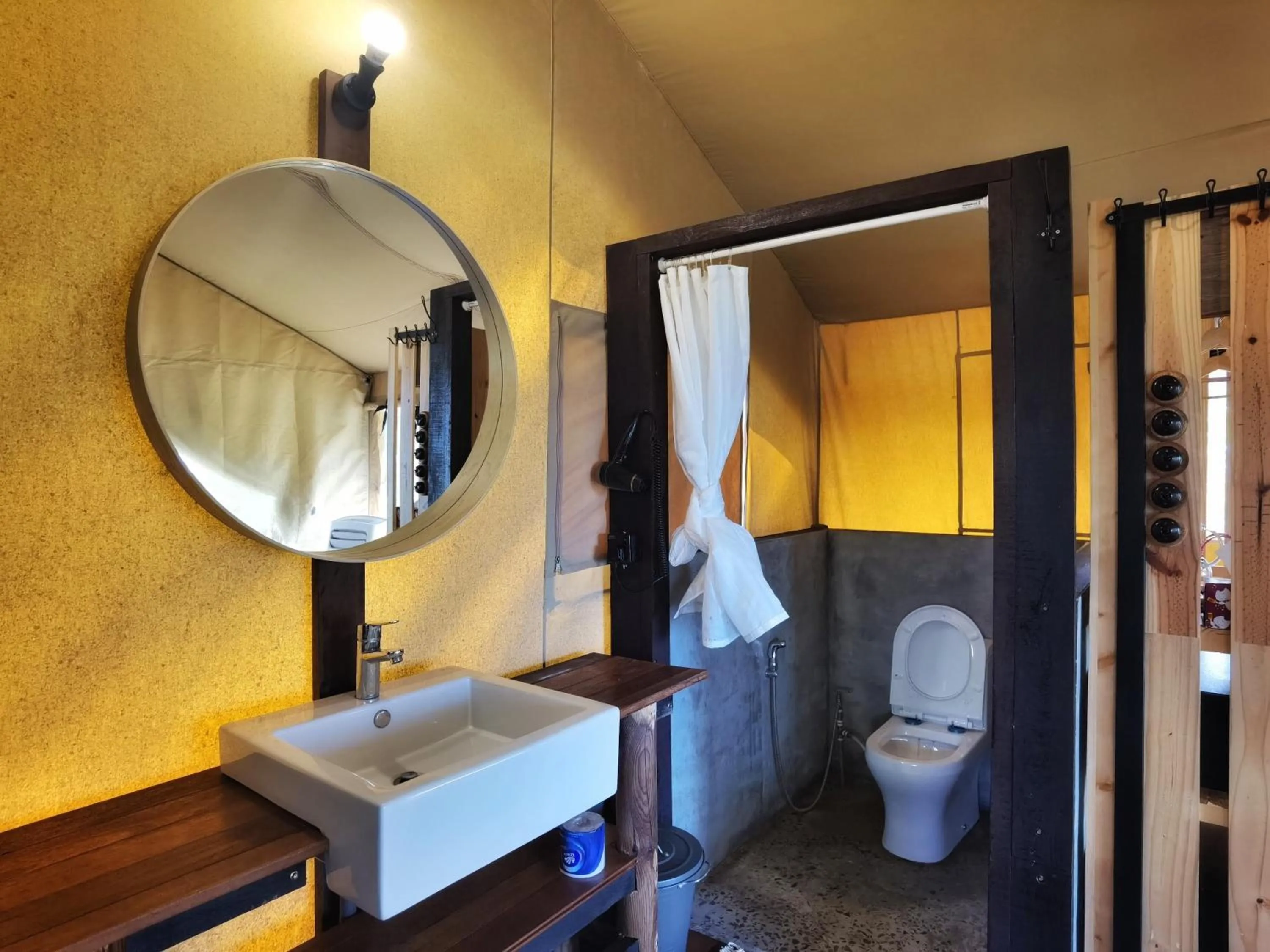 Toilet in Ara Dinawan Island Resort