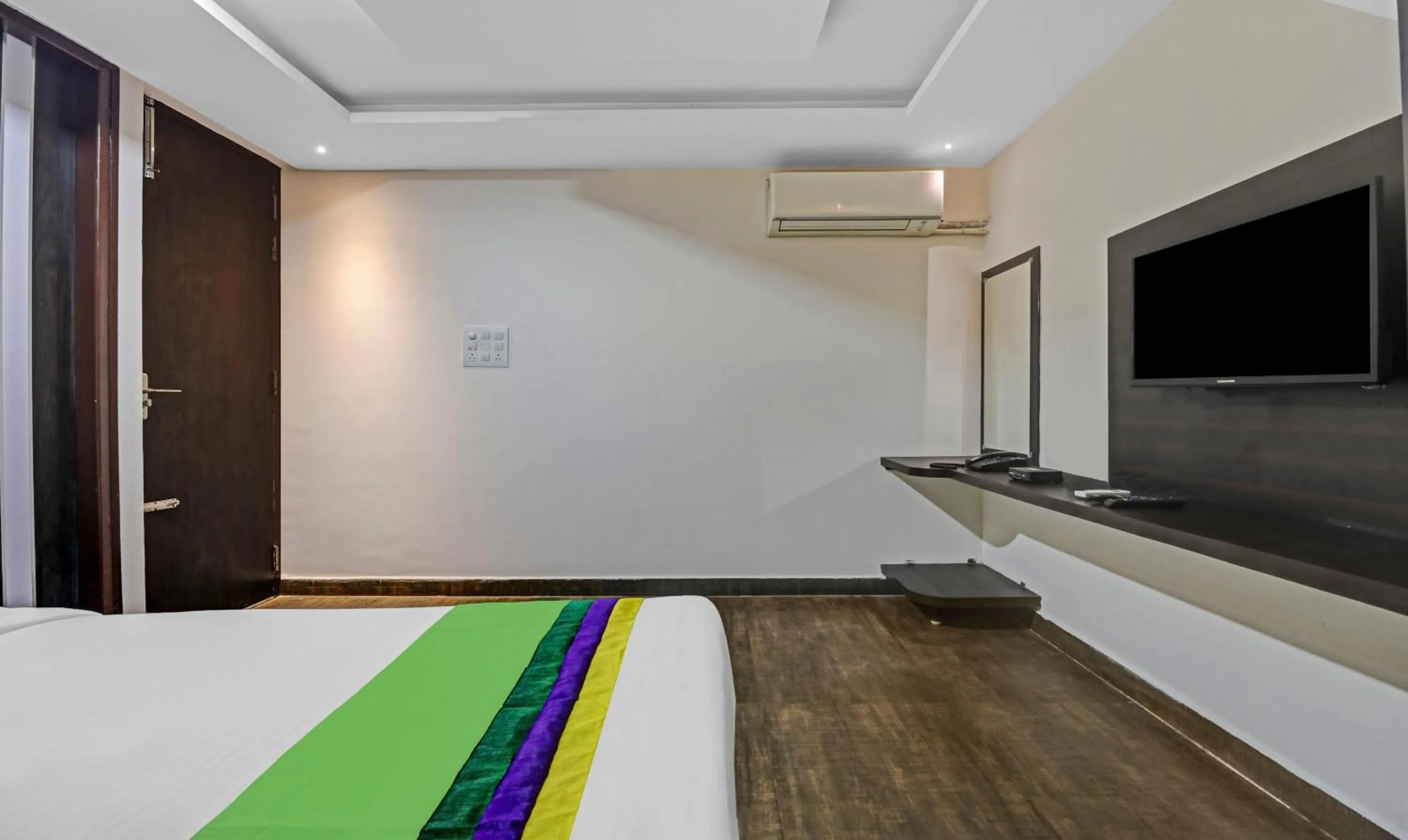 Bed in Treebo JJ Residency