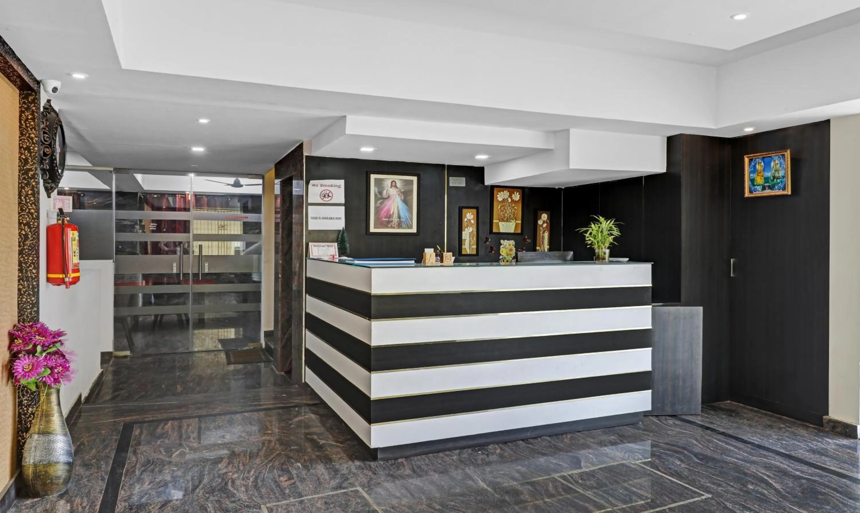 Lobby or reception in Treebo JJ Residency