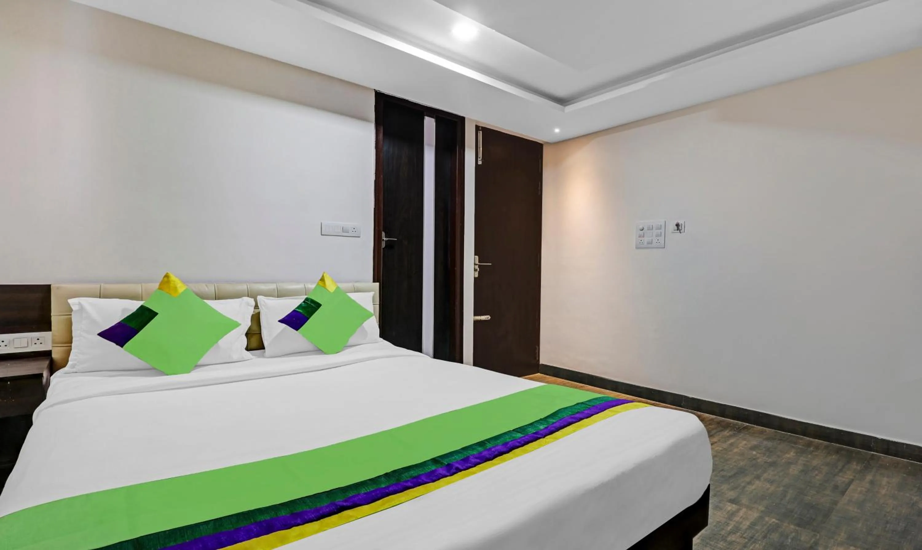 Bed in Treebo JJ Residency