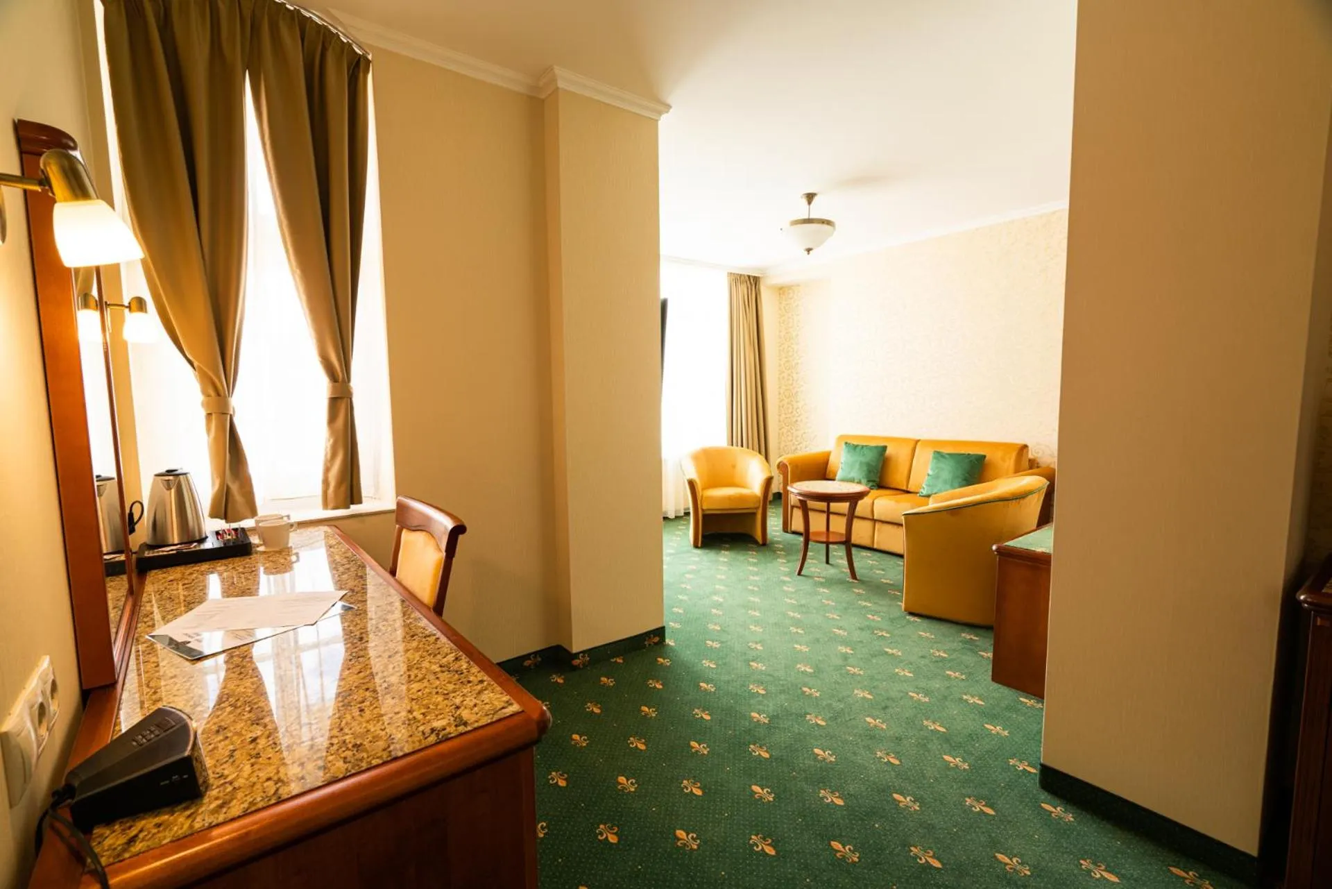 Bed in Elizabeth Hotel