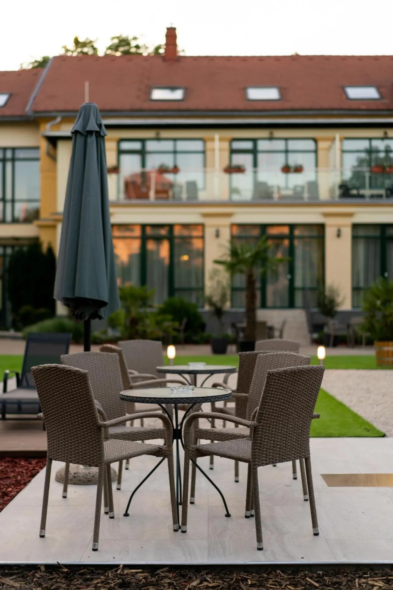 Garden in Elizabeth Hotel