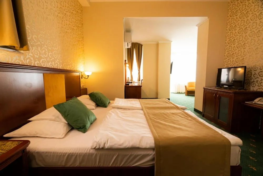 Bed in Elizabeth Hotel