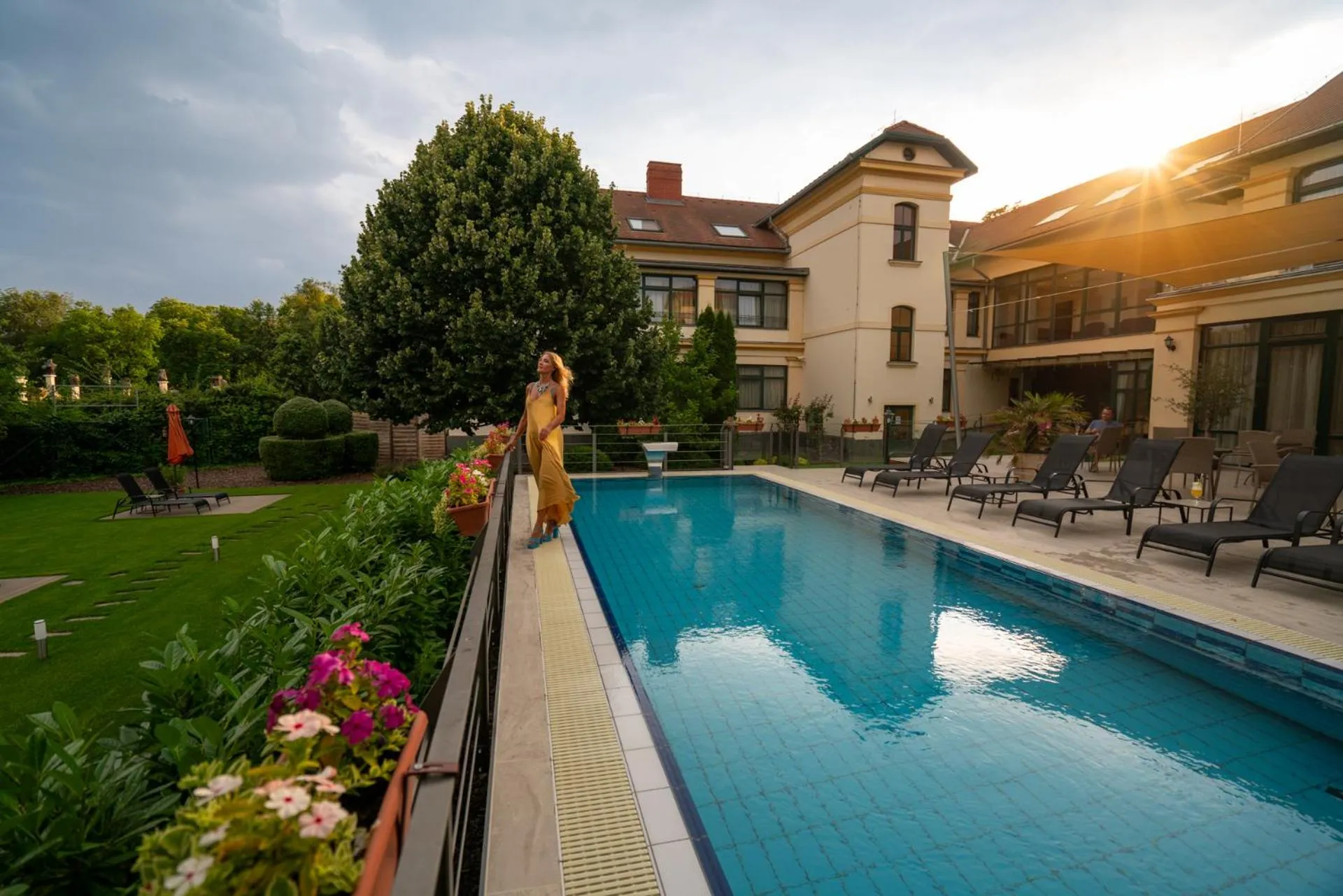 Garden view in Elizabeth Hotel