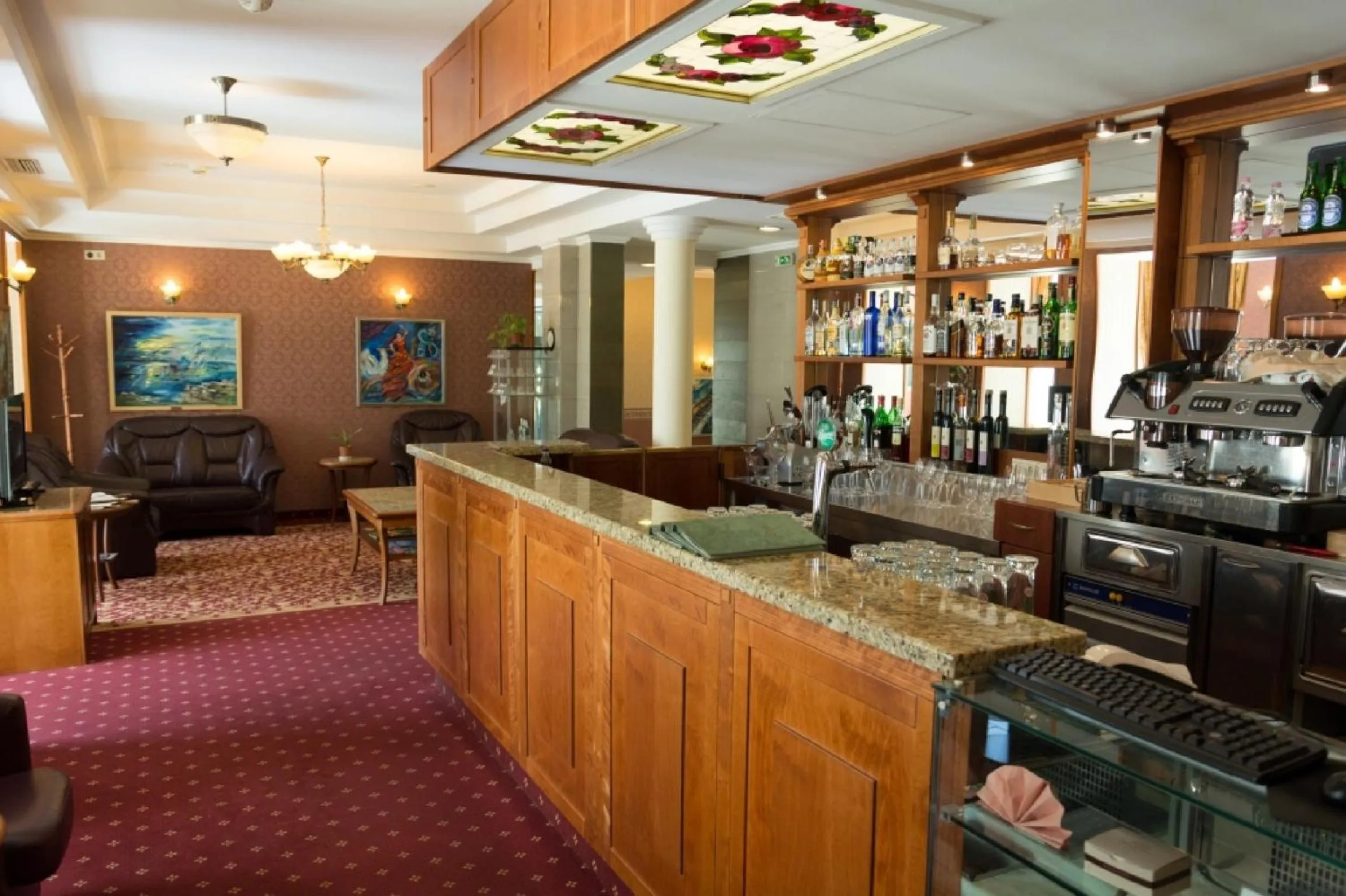 Restaurant/places to eat in Elizabeth Hotel