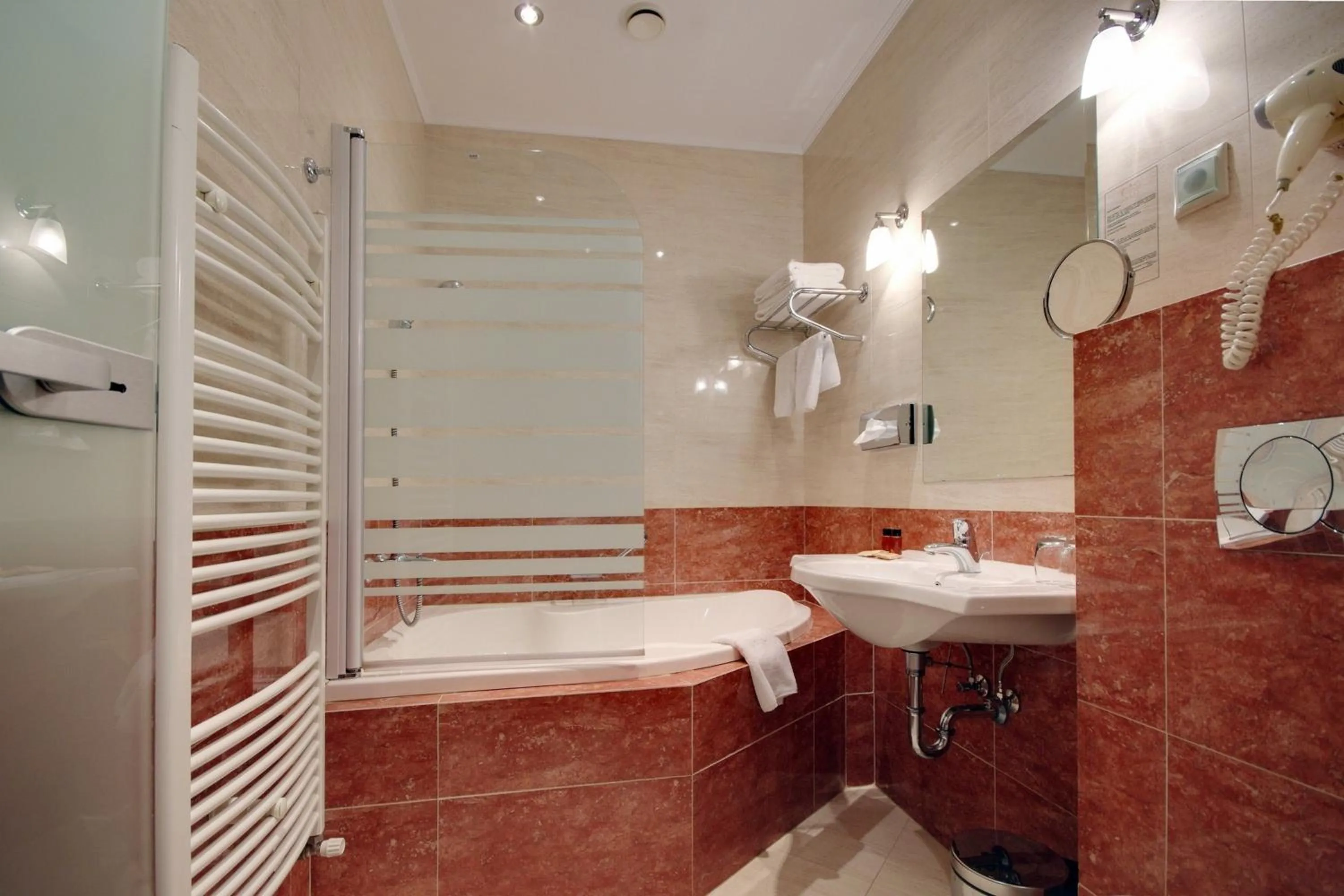 Bathroom in Elizabeth Hotel