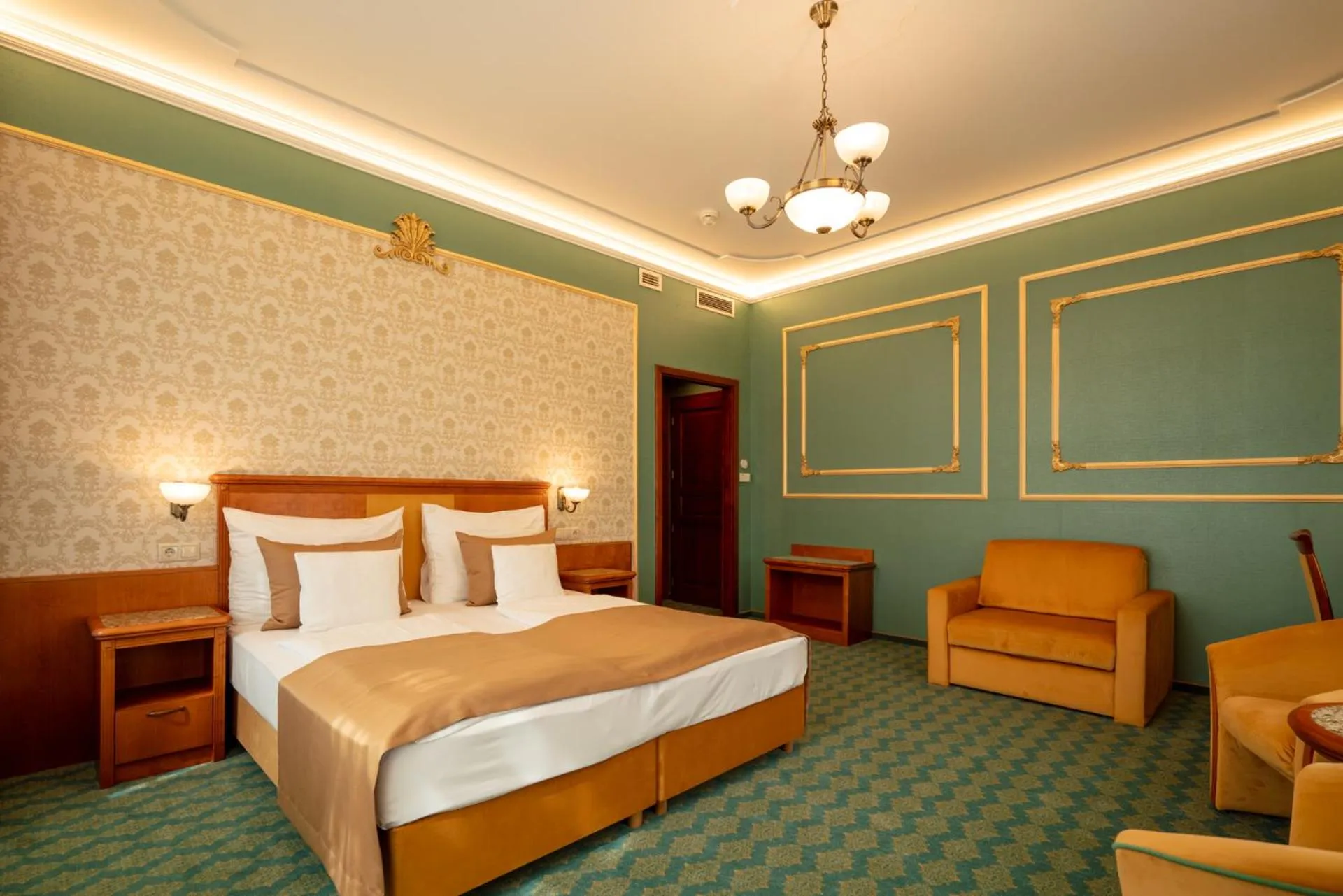 Bed in Elizabeth Hotel