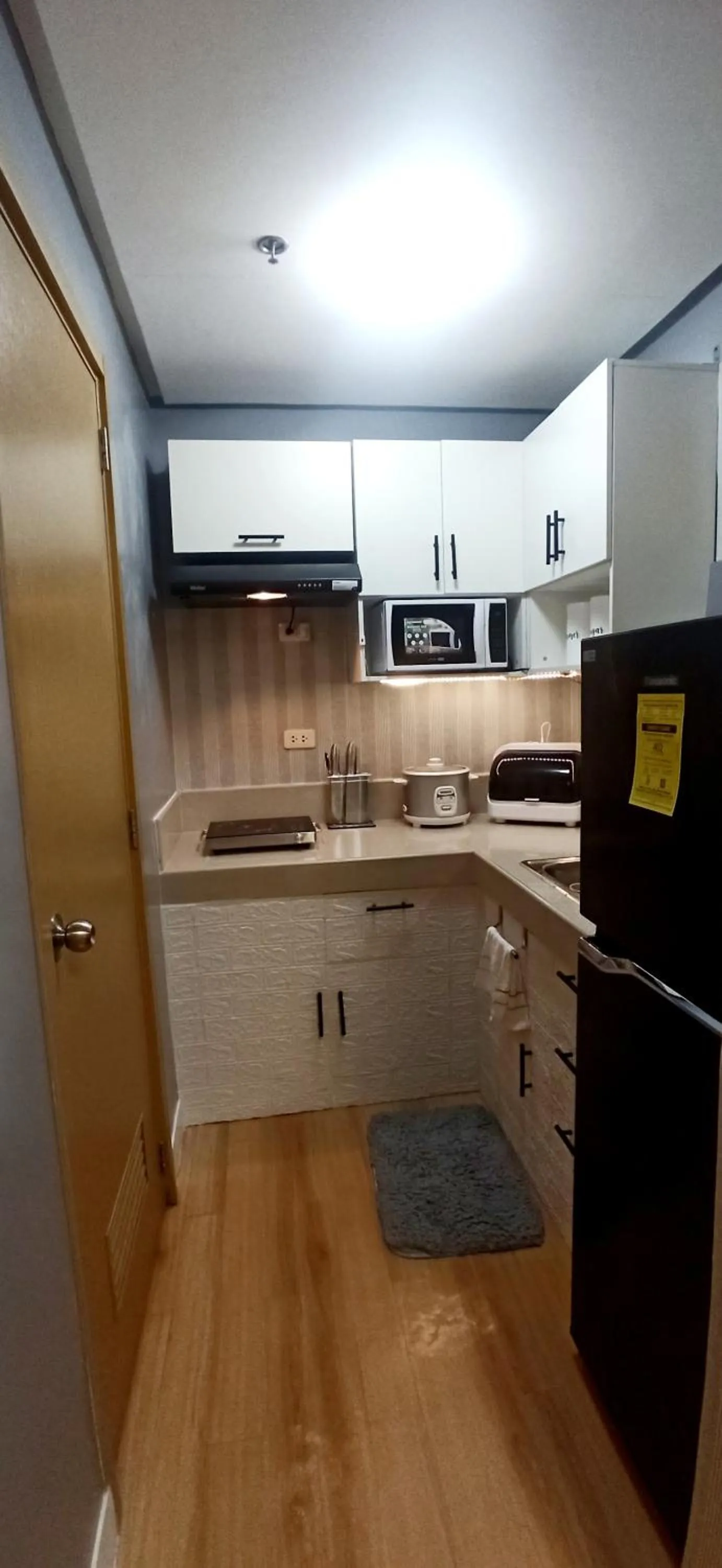 Kitchen or kitchenette in 2-Bedroom CK's Corner Staycation Trees Residences