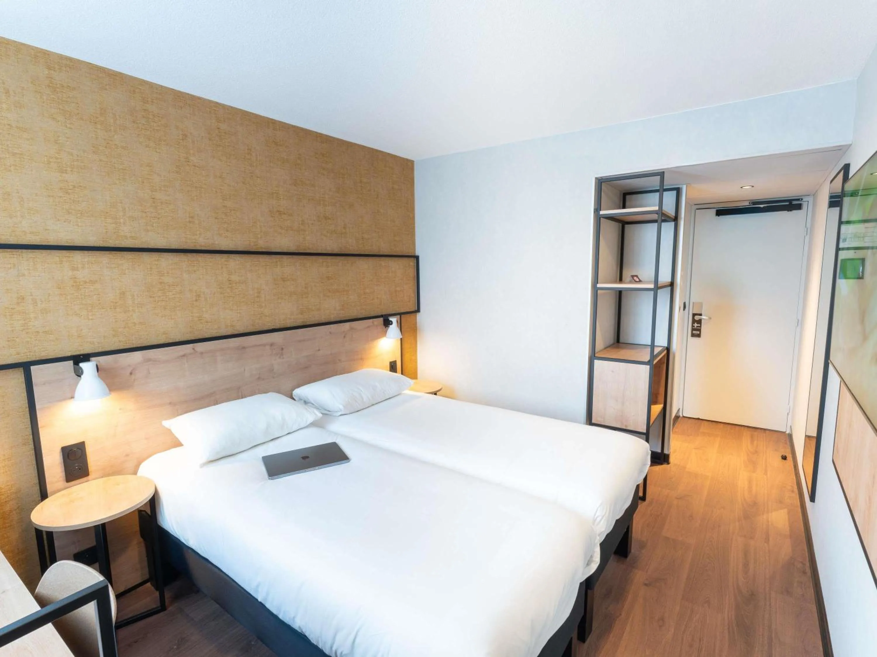 Bedroom, Bed in Ibis Orleans La Chapelle Saint Mesmin