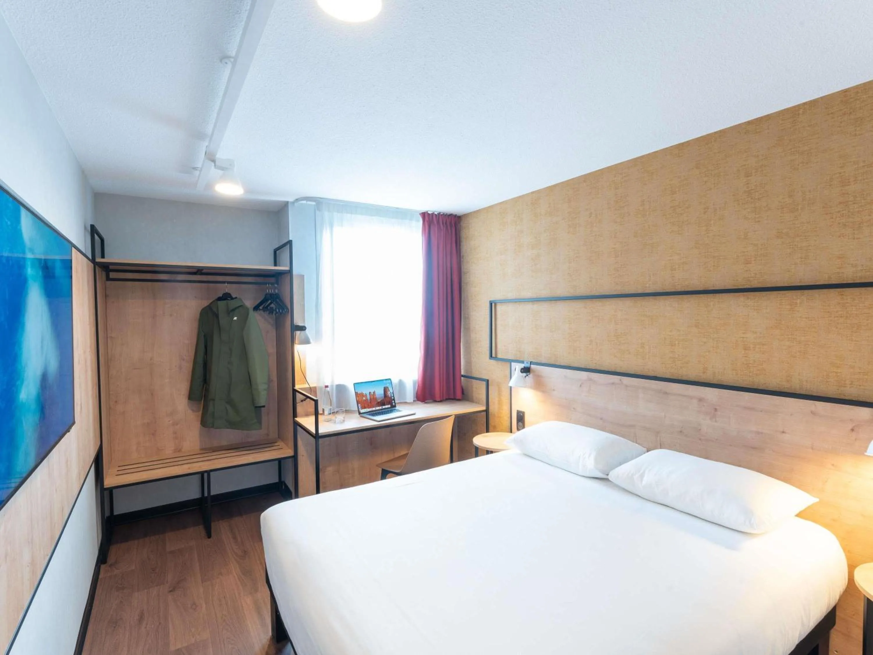 Bedroom, Bed in Ibis Orleans La Chapelle Saint Mesmin