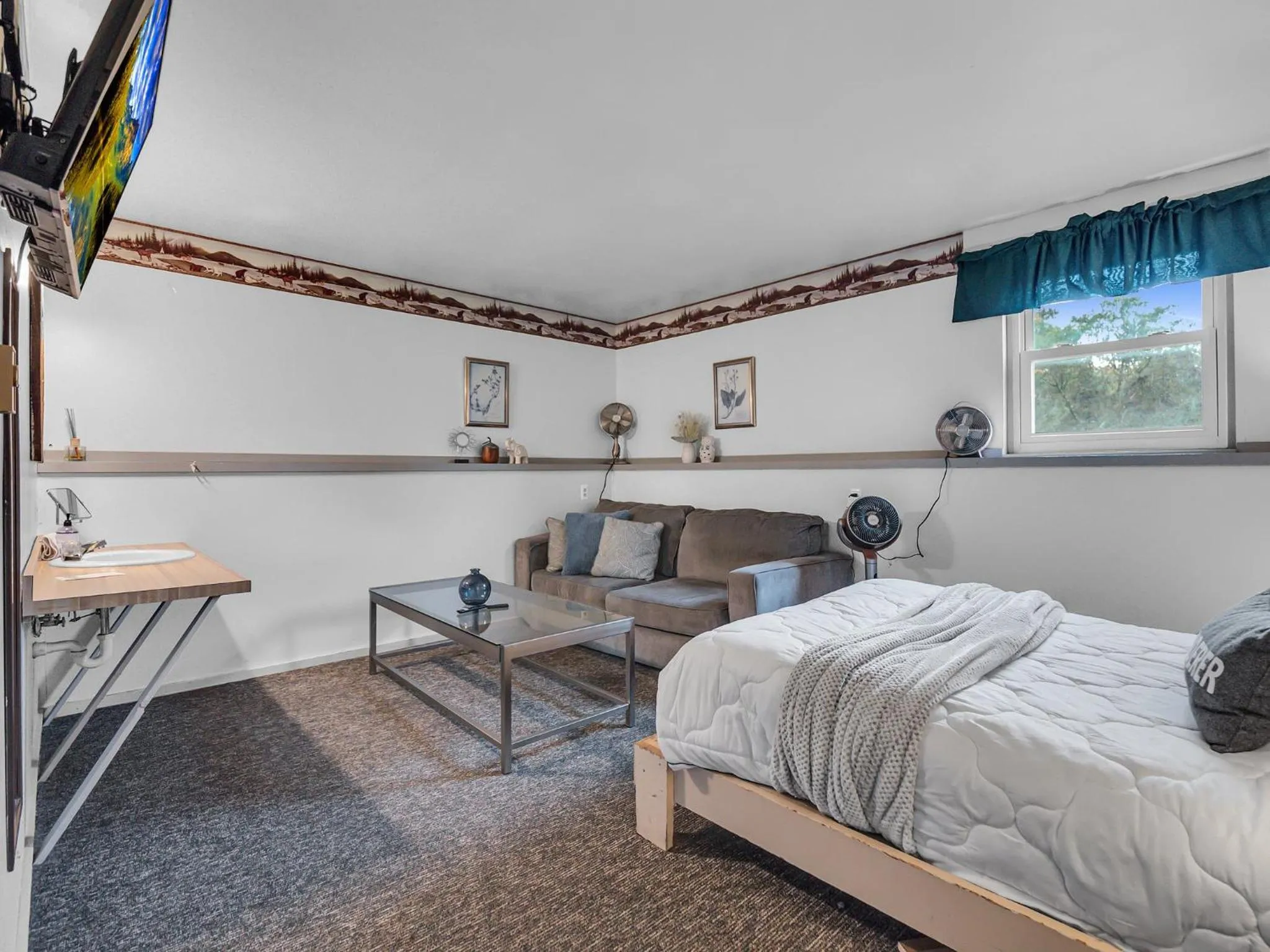 TV and multimedia, Bed in Timberline Lodge