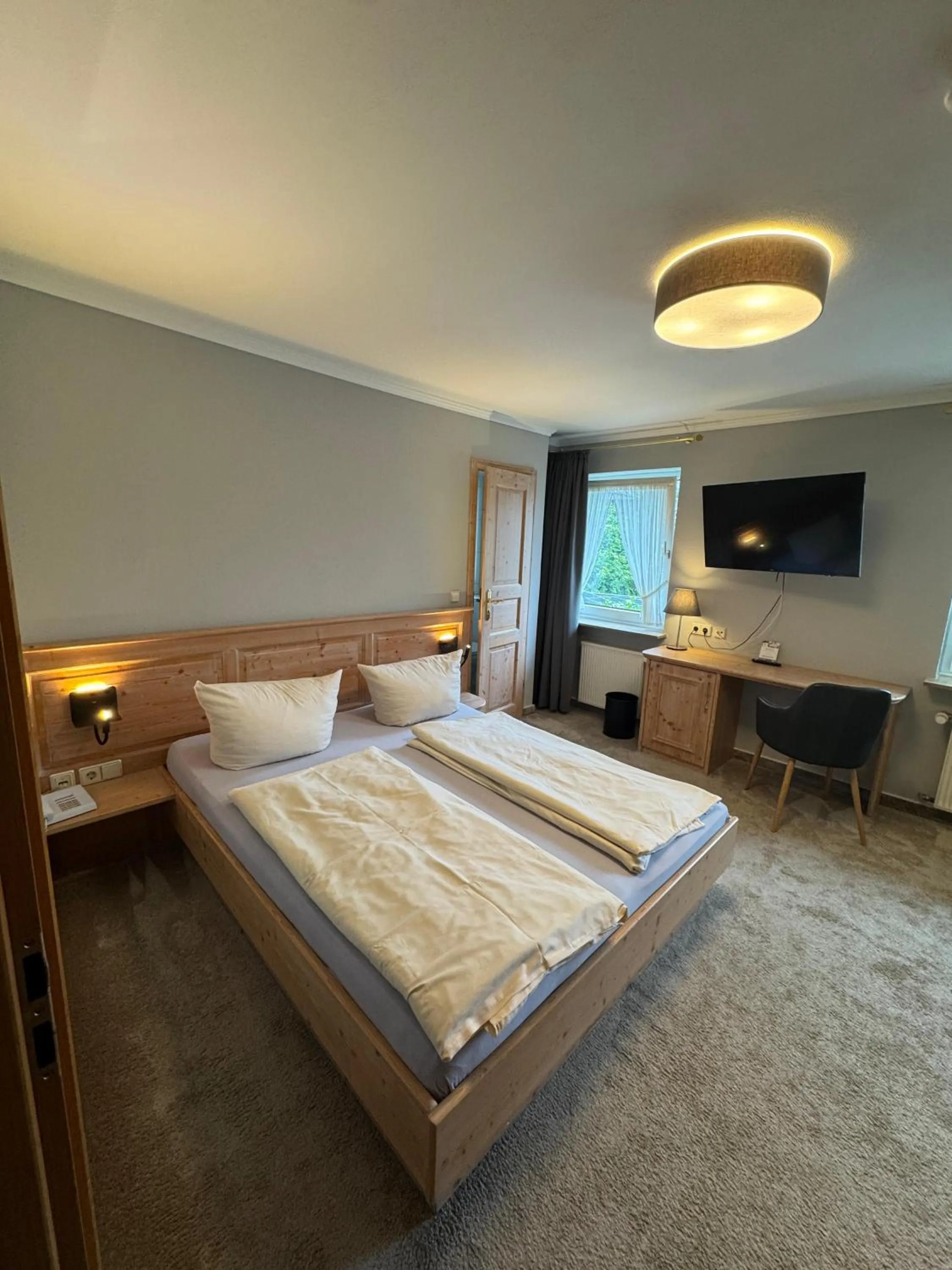 Bedroom, Bed in Engemann Kurve