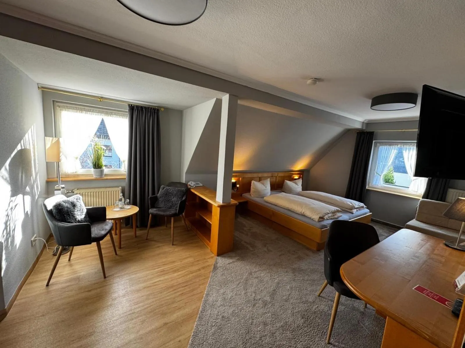 Bedroom, Bed in Engemann Kurve