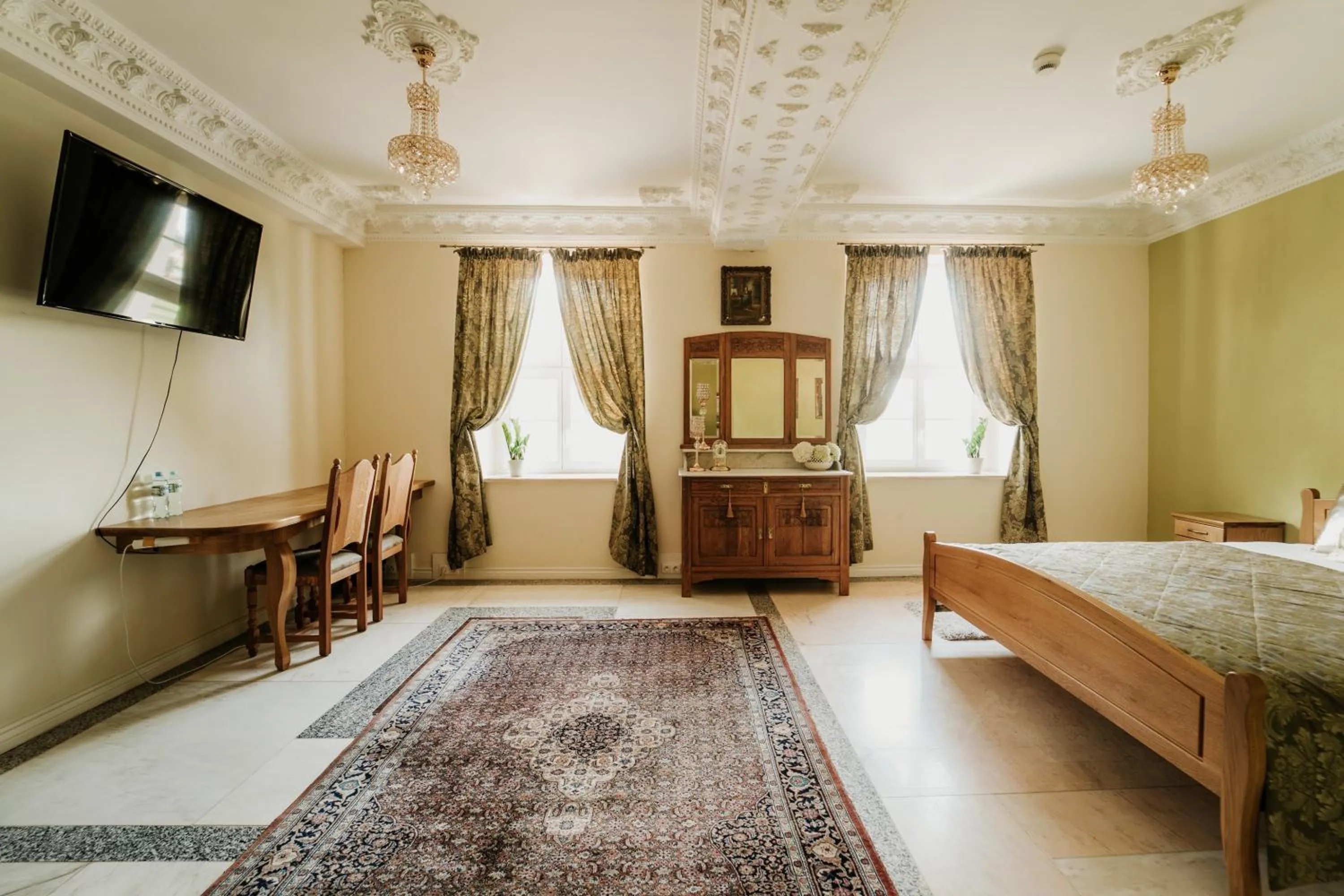 Bed in Pałac Bogaczów - noclegi - restauracja - przyjęcia