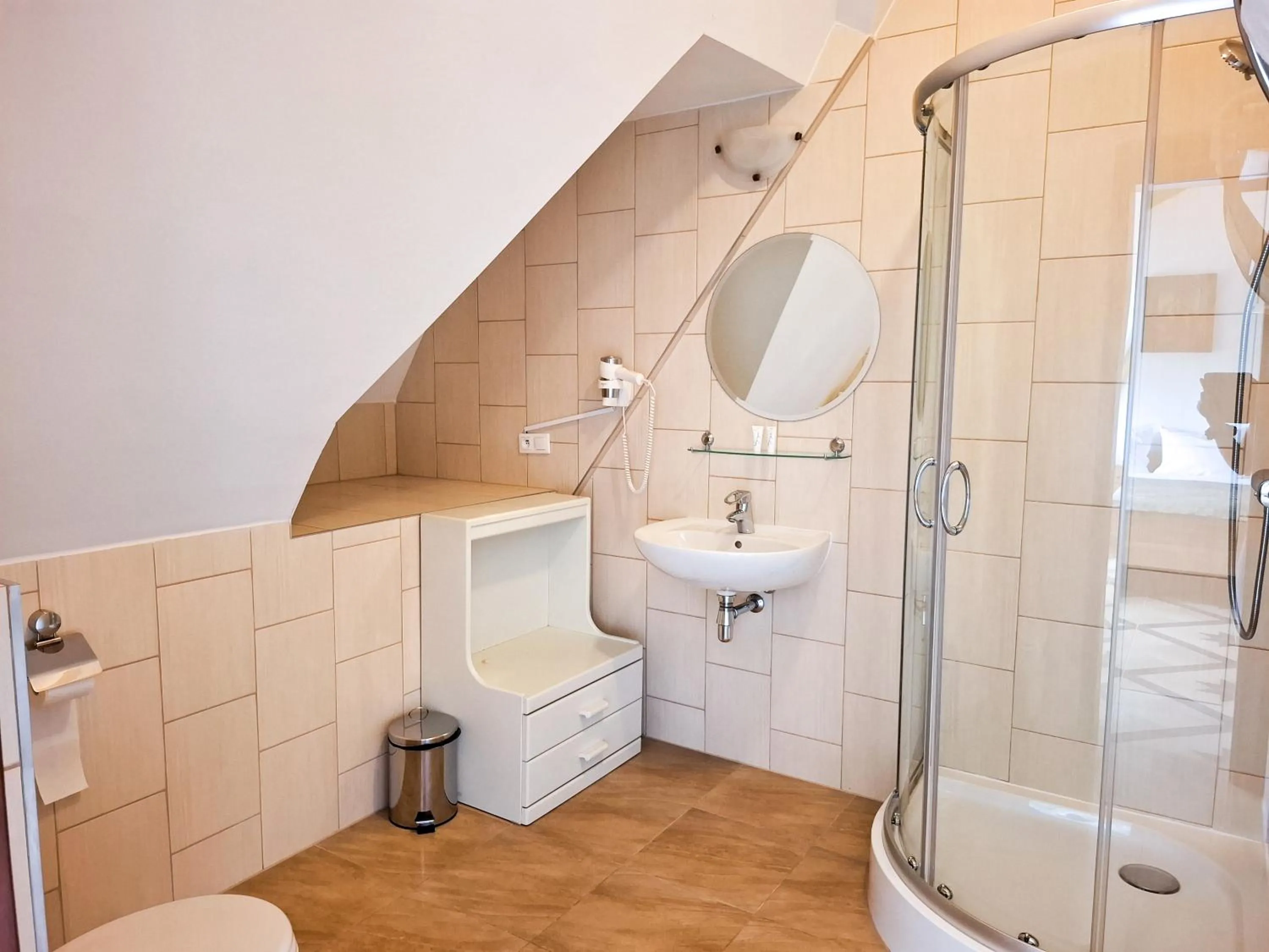 Pałac Bogaczów - noclegi - restauracja - przyjęcia