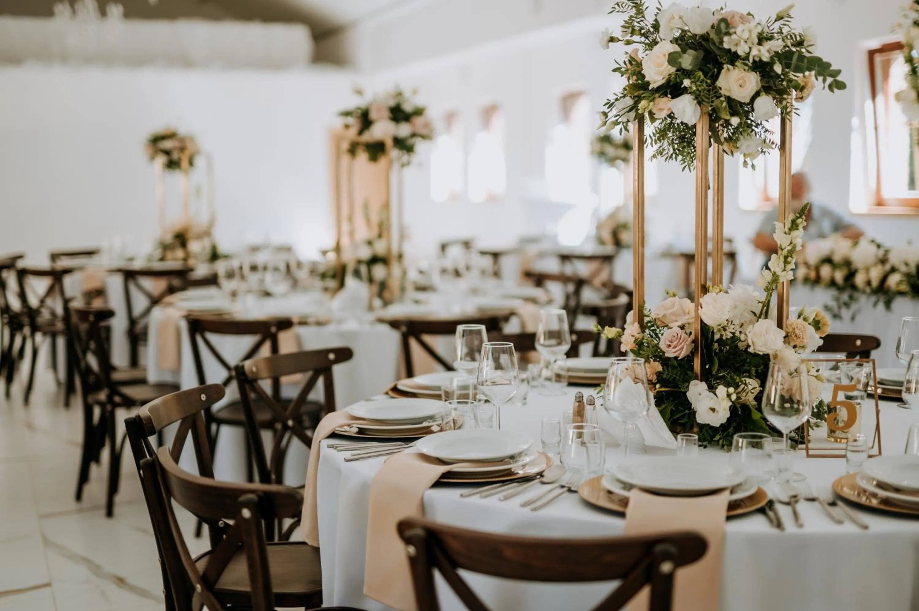 Pałac Bogaczów - noclegi - restauracja - przyjęcia