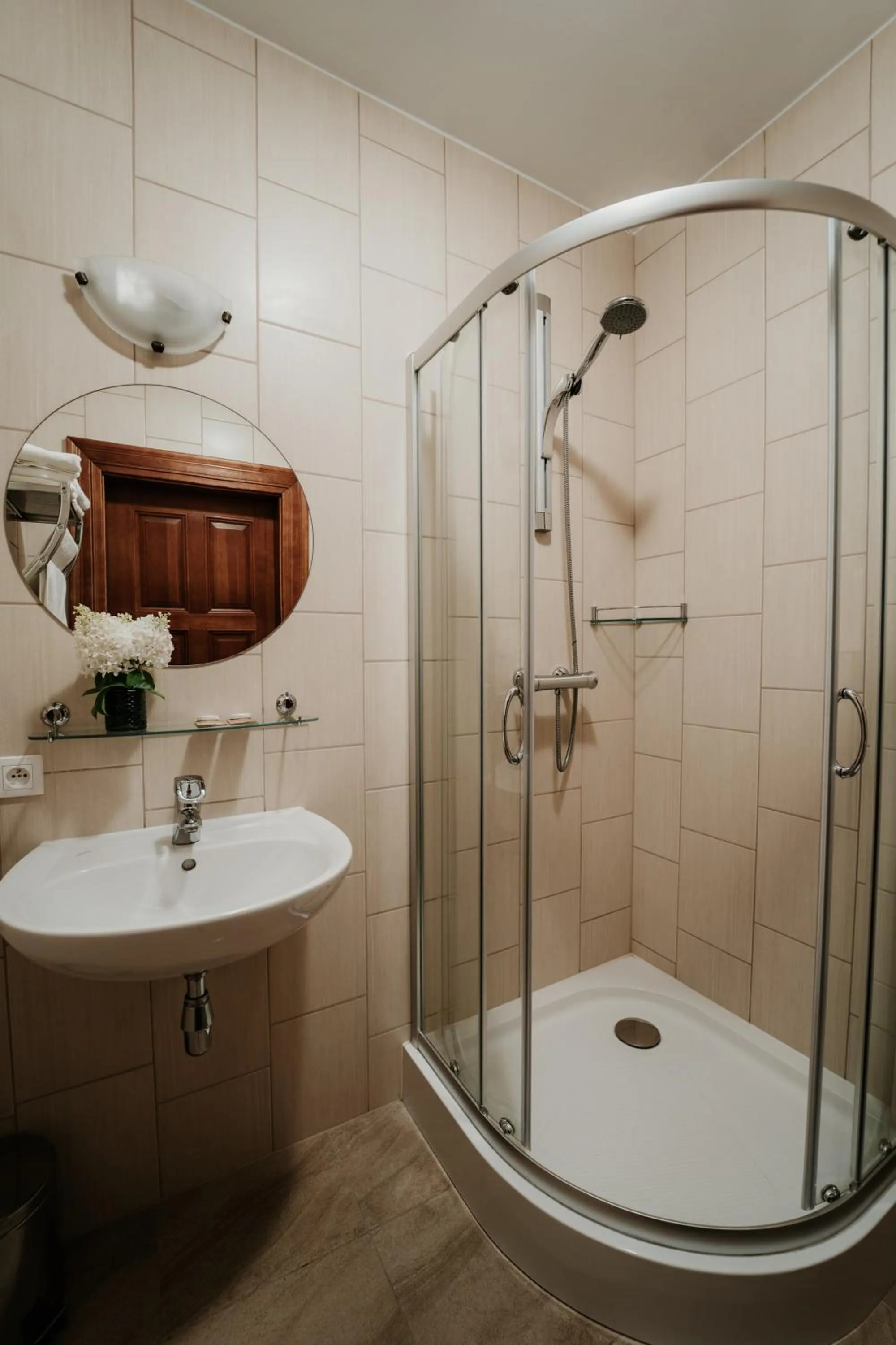 Shower in Pałac Bogaczów - noclegi - restauracja - przyjęcia