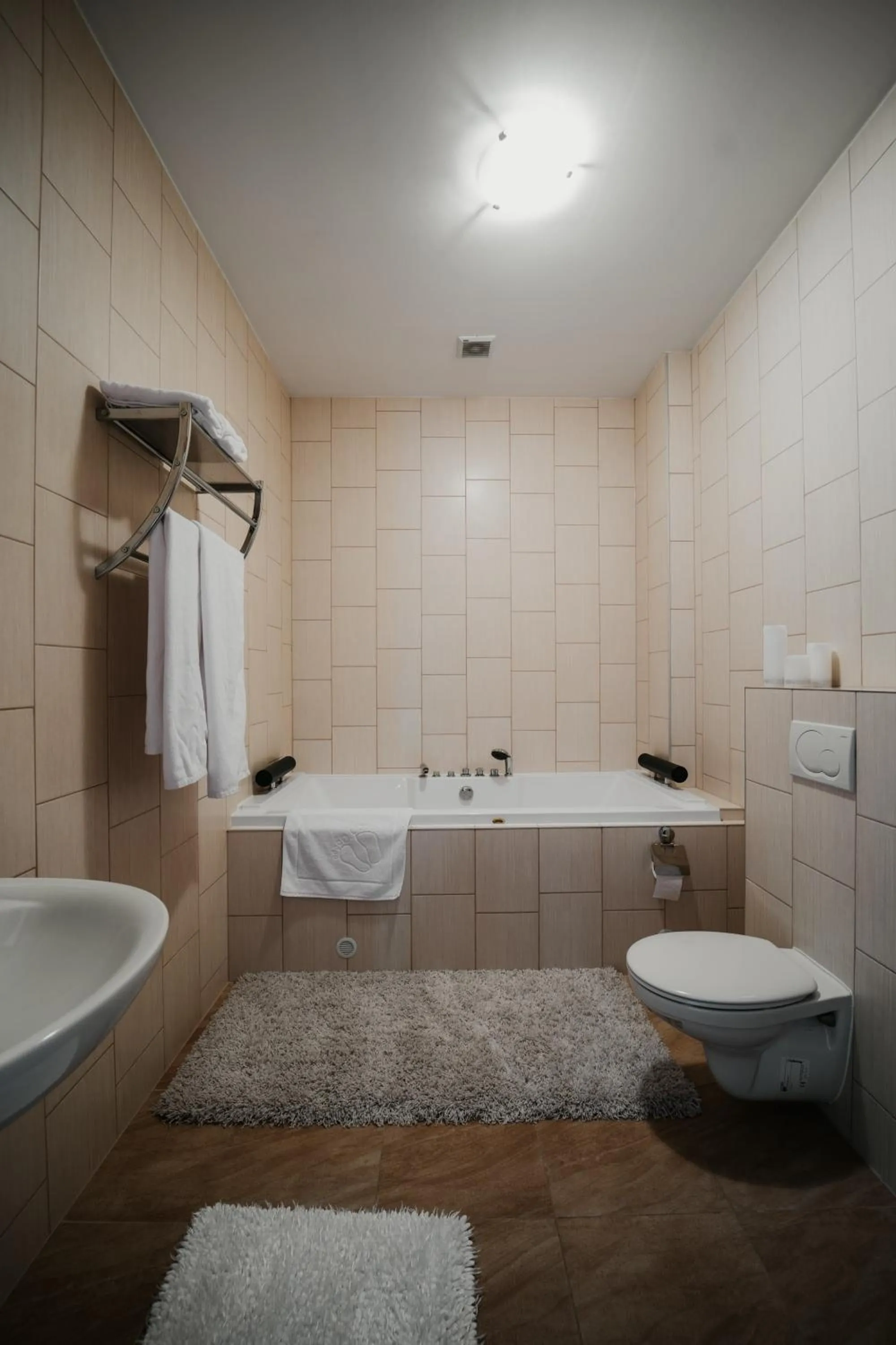 Shower in Pałac Bogaczów - noclegi - restauracja - przyjęcia