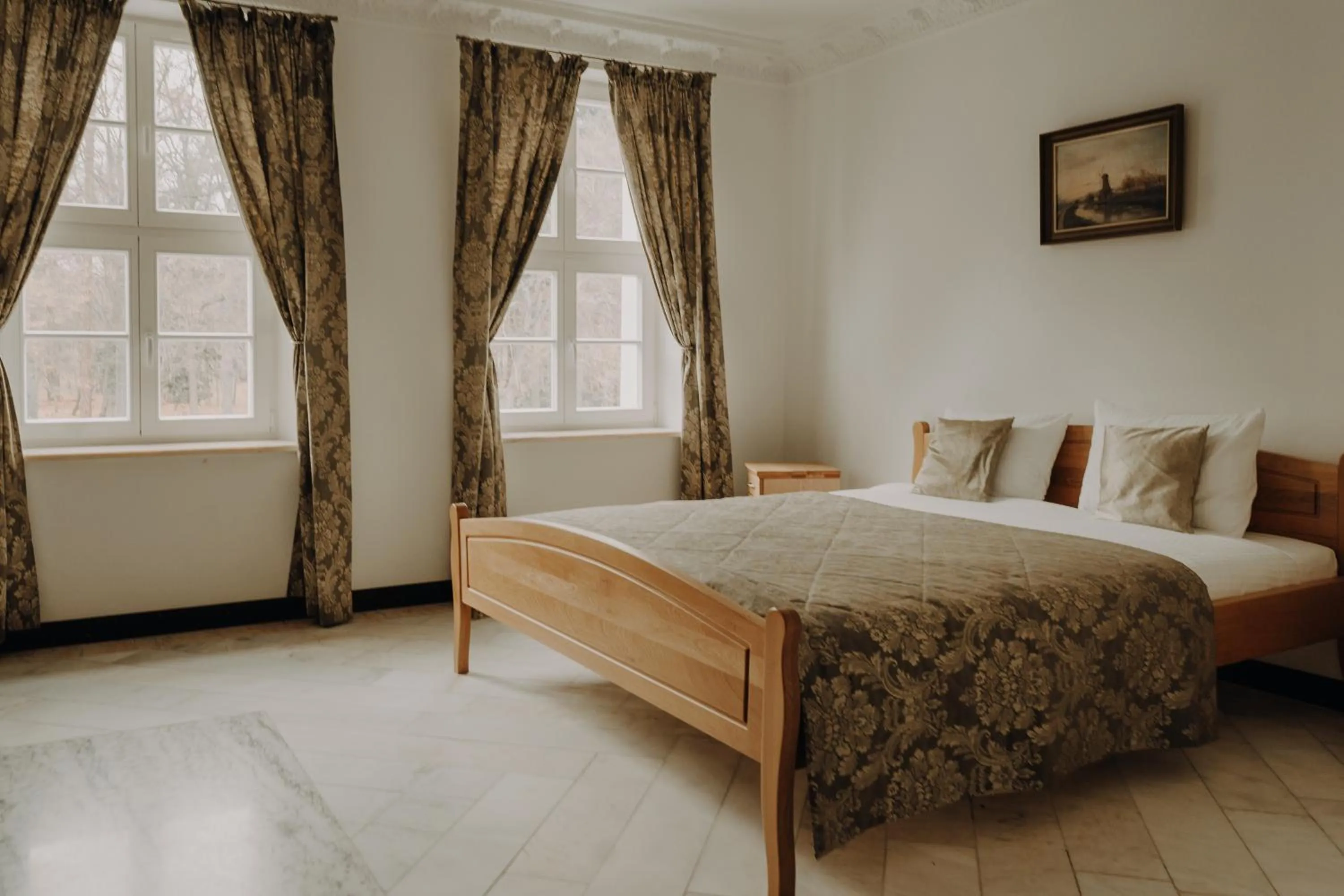 Bed in Pałac Bogaczów - noclegi - restauracja - przyjęcia