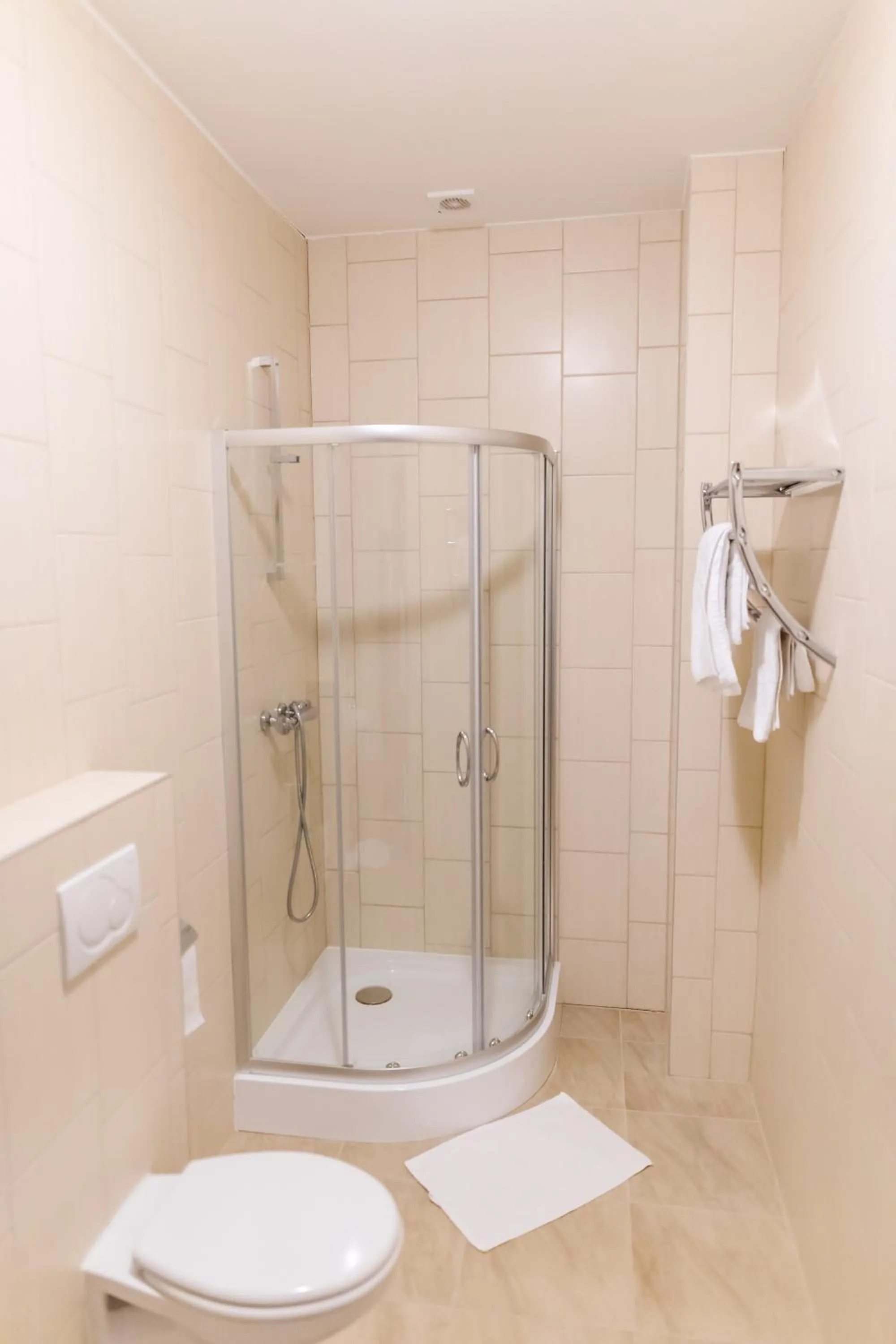 Shower in Pałac Bogaczów - noclegi - restauracja - przyjęcia