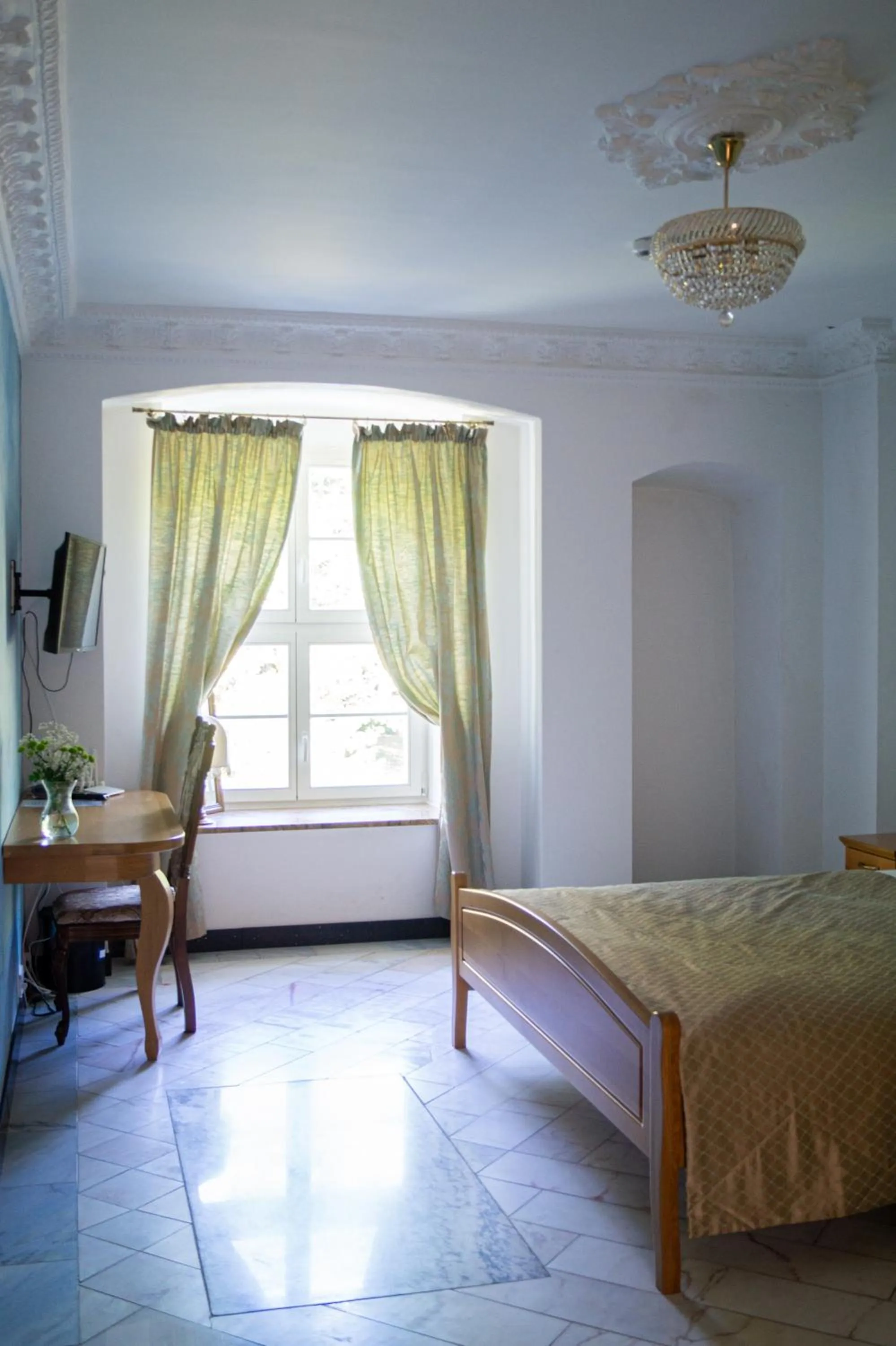 Bed in Pałac Bogaczów - noclegi - restauracja - przyjęcia