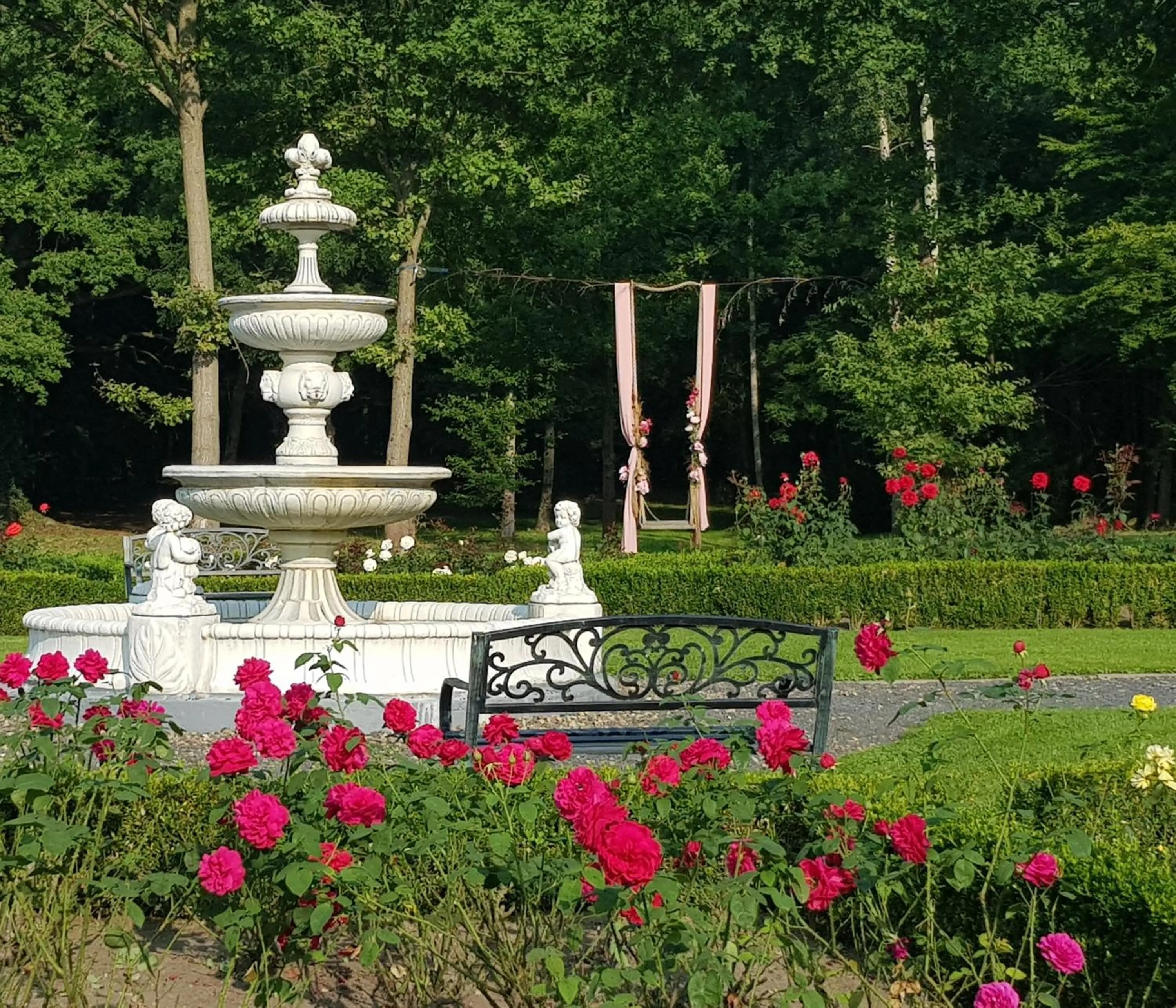 Garden in Pałac Bogaczów - noclegi - restauracja - przyjęcia