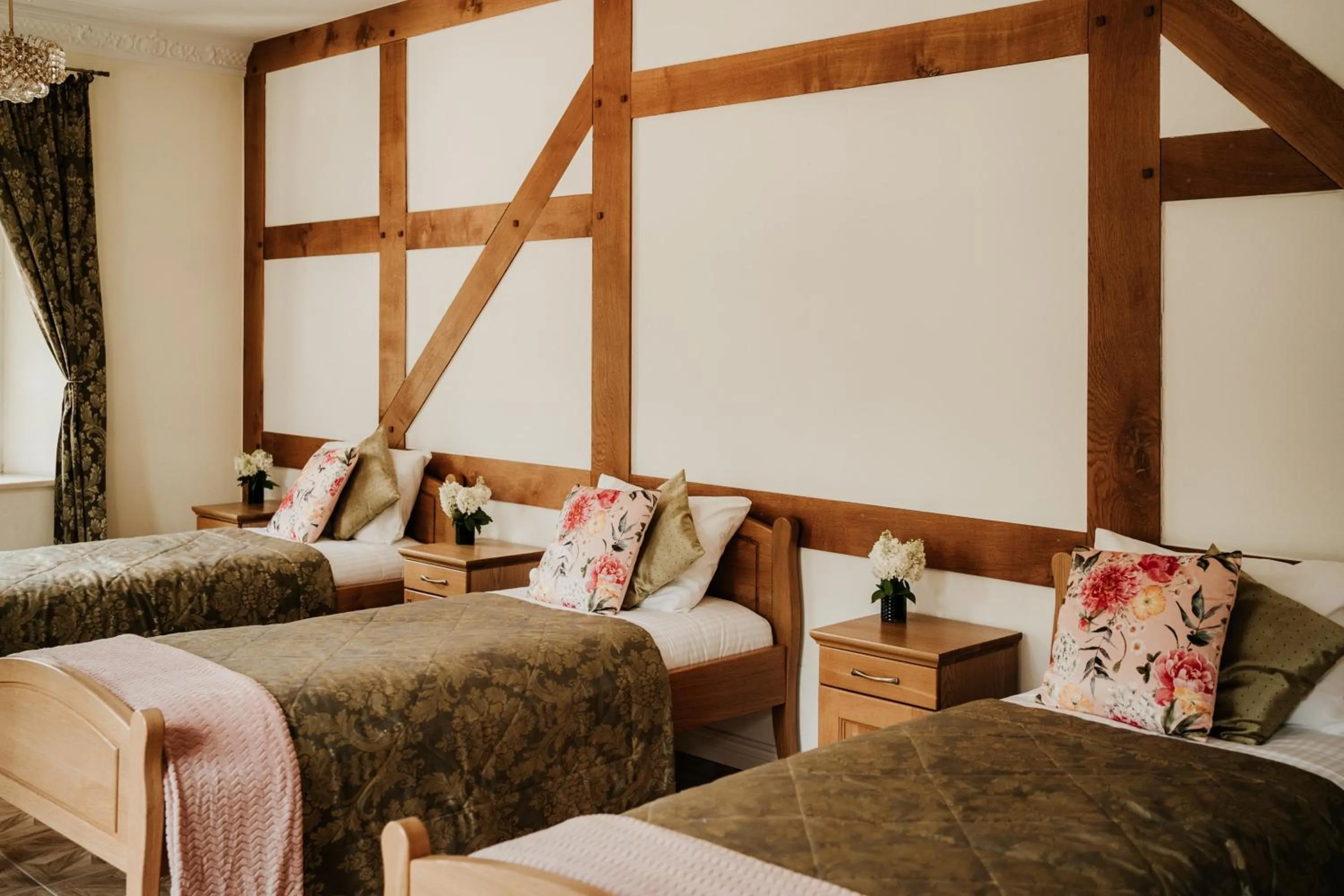 Bed in Pałac Bogaczów - noclegi - restauracja - przyjęcia