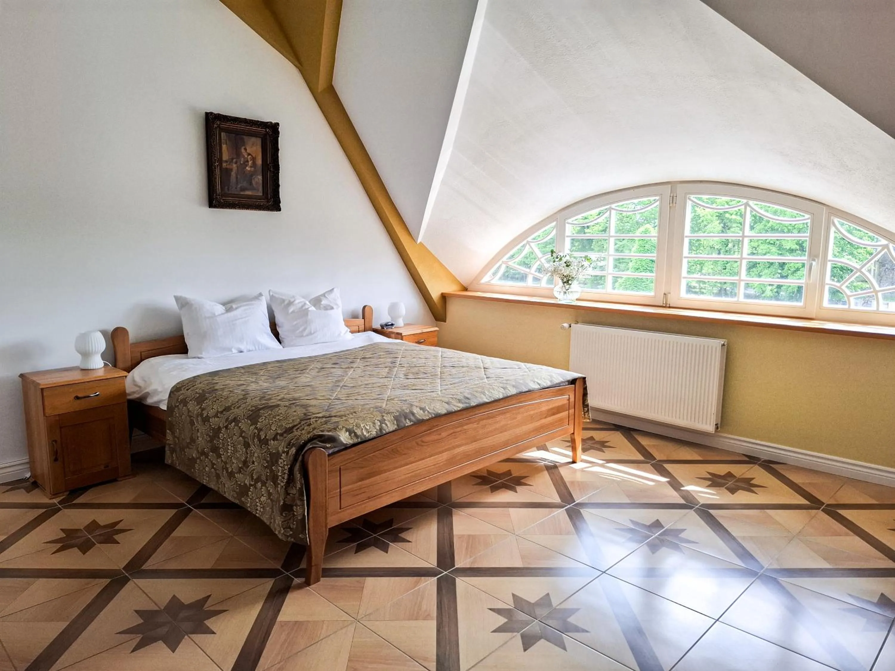 Bed in Pałac Bogaczów - noclegi - restauracja - przyjęcia